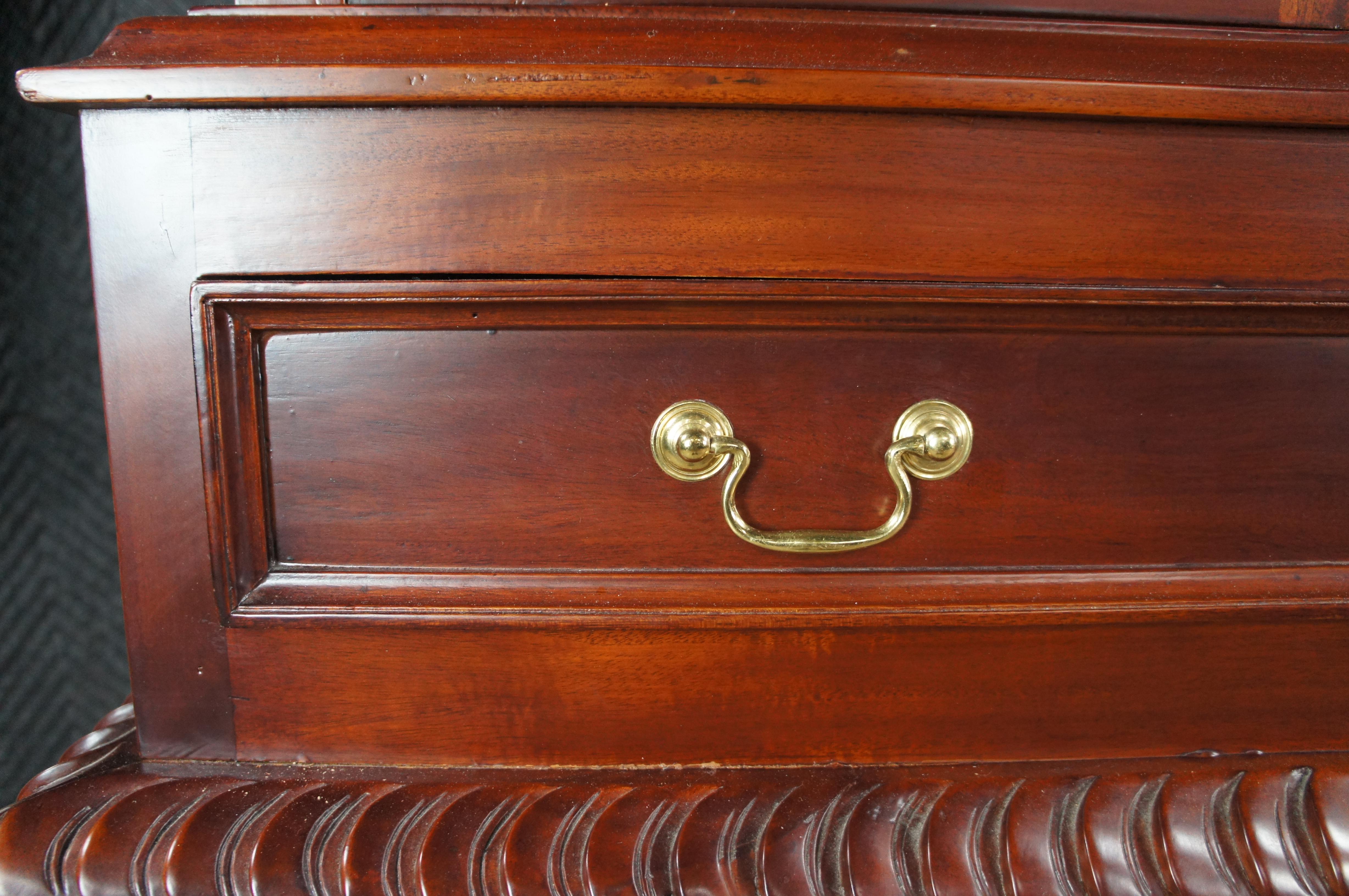 Vetrinetta per porcellane in stile Chippendale in mogano Libreria Curio Ball and Claw 76