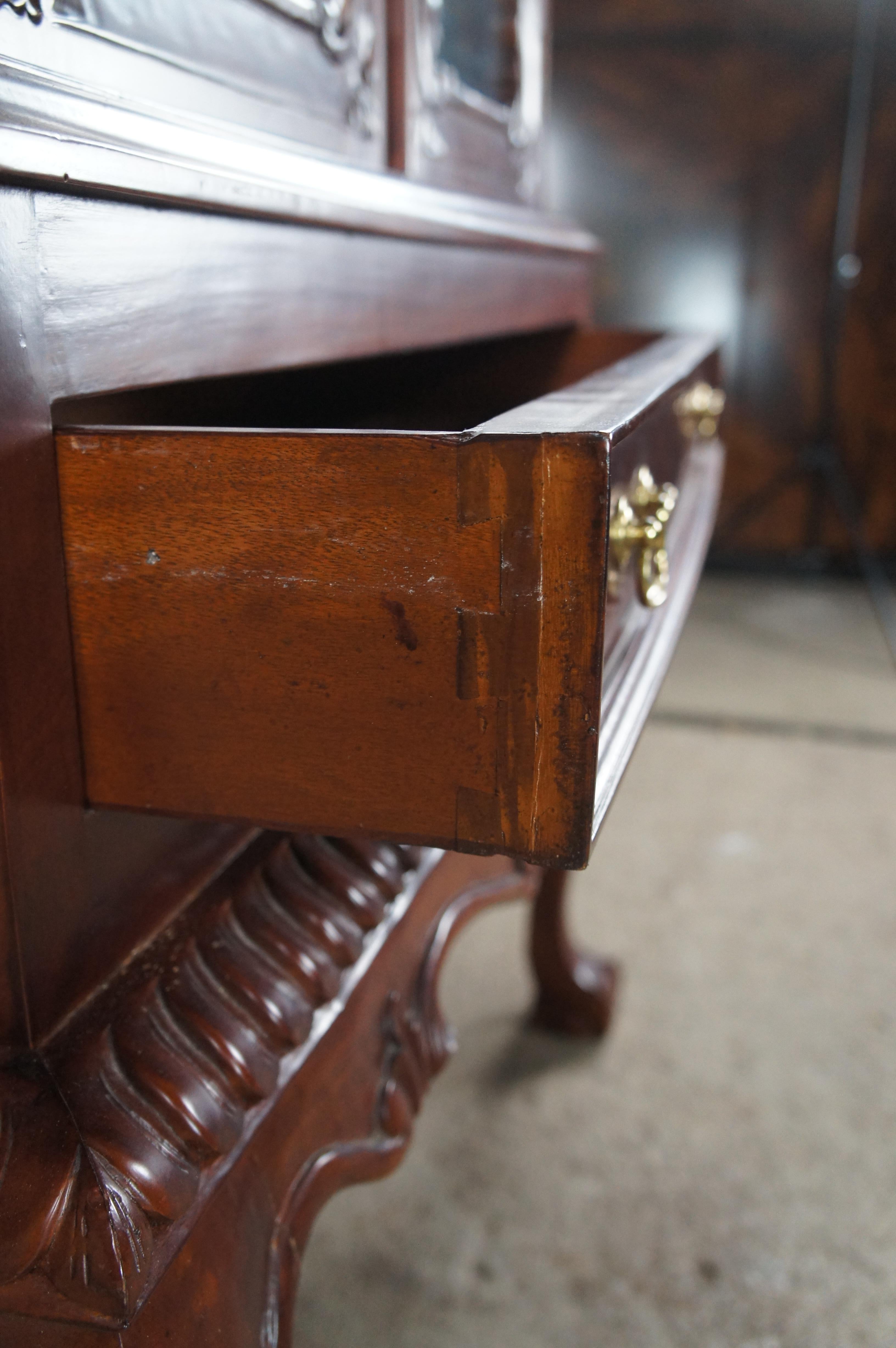 Vetrinetta per porcellane in stile Chippendale in mogano Libreria Curio Ball and Claw 76