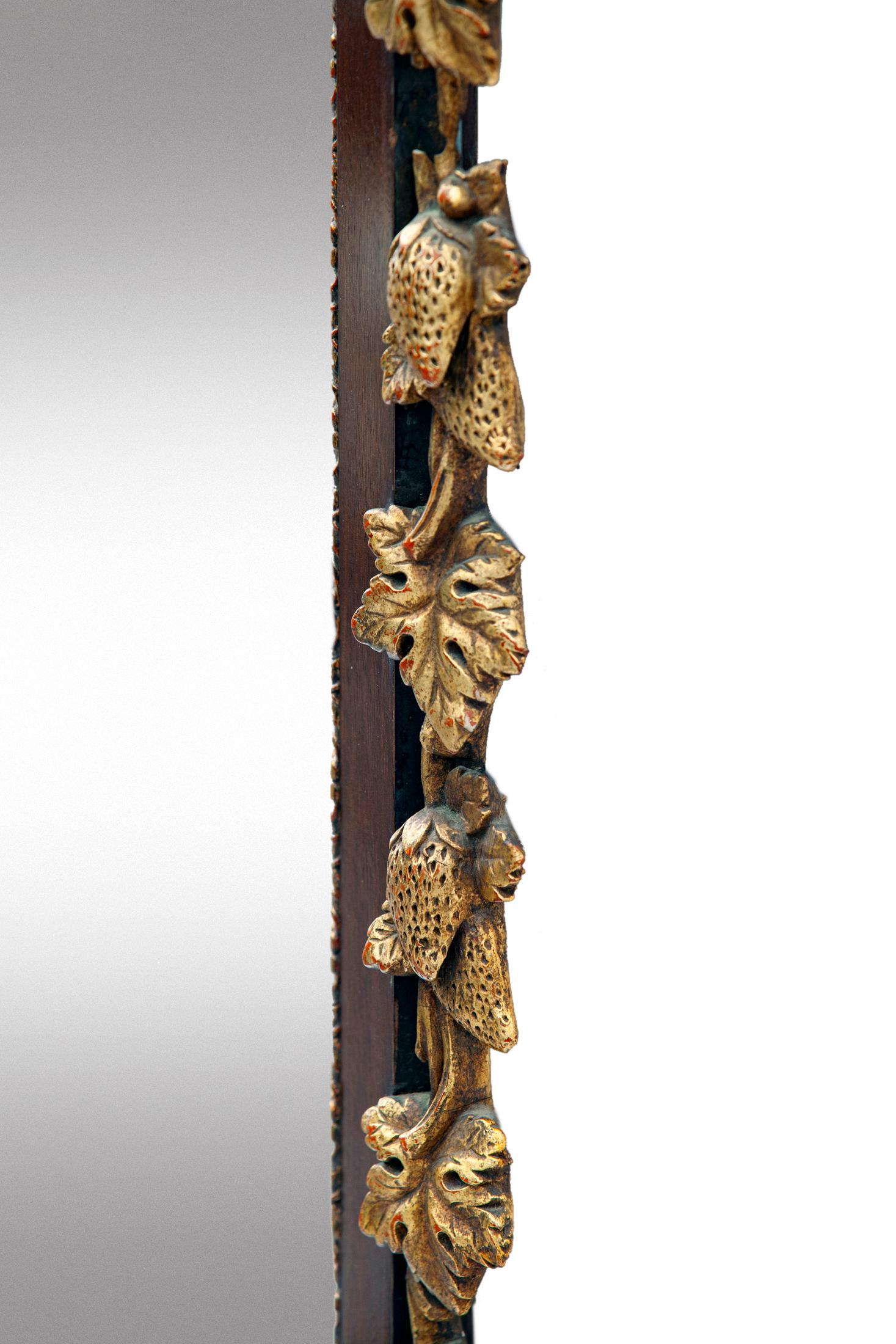 XX secolo Specchio in mogano e legno dorato in stile Chippendale con stemma dell'aquila in vendita