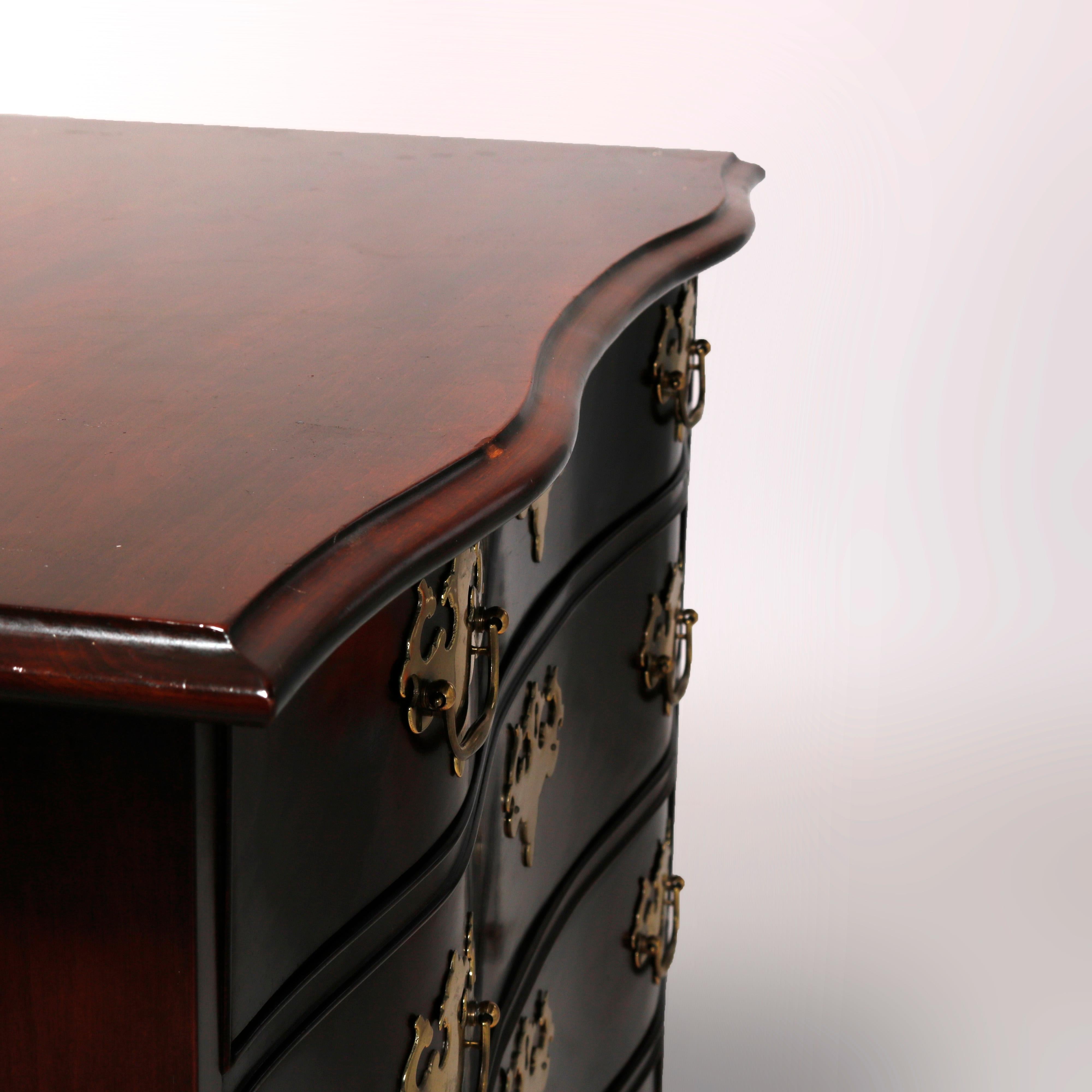 Chippendale Style Mahogany Serpentine Chest By Stratton Private Collection, 20thC In Good Condition In Big Flats, NY