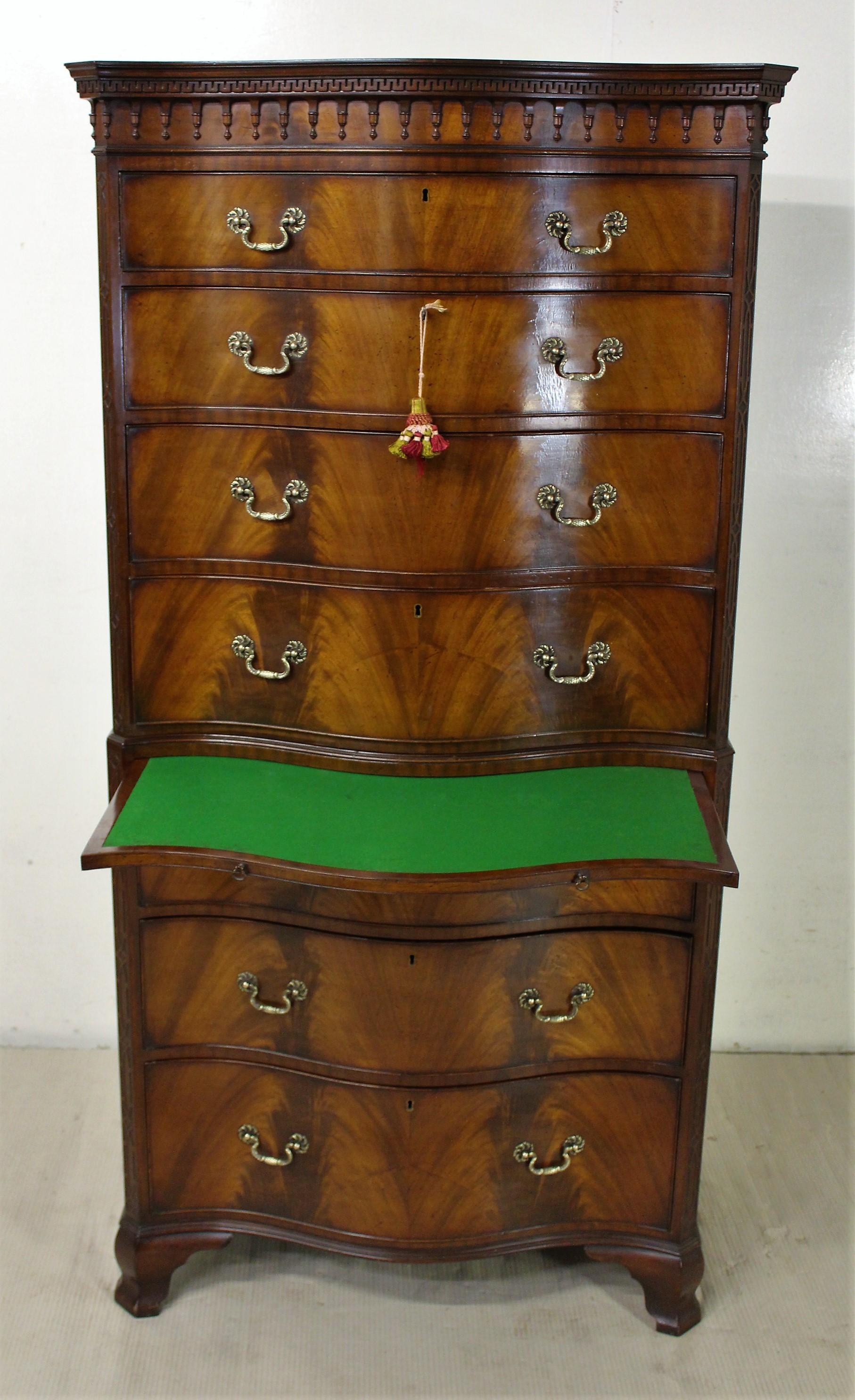 Chippendale Style Mahogany Serpentine Fronted Chest on Chest 5