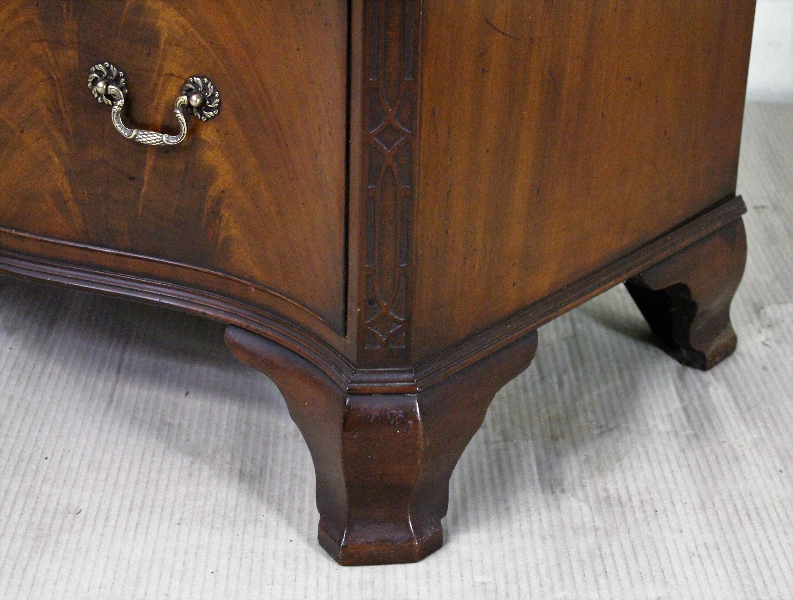 Chippendale Style Mahogany Serpentine Fronted Chest on Chest 10