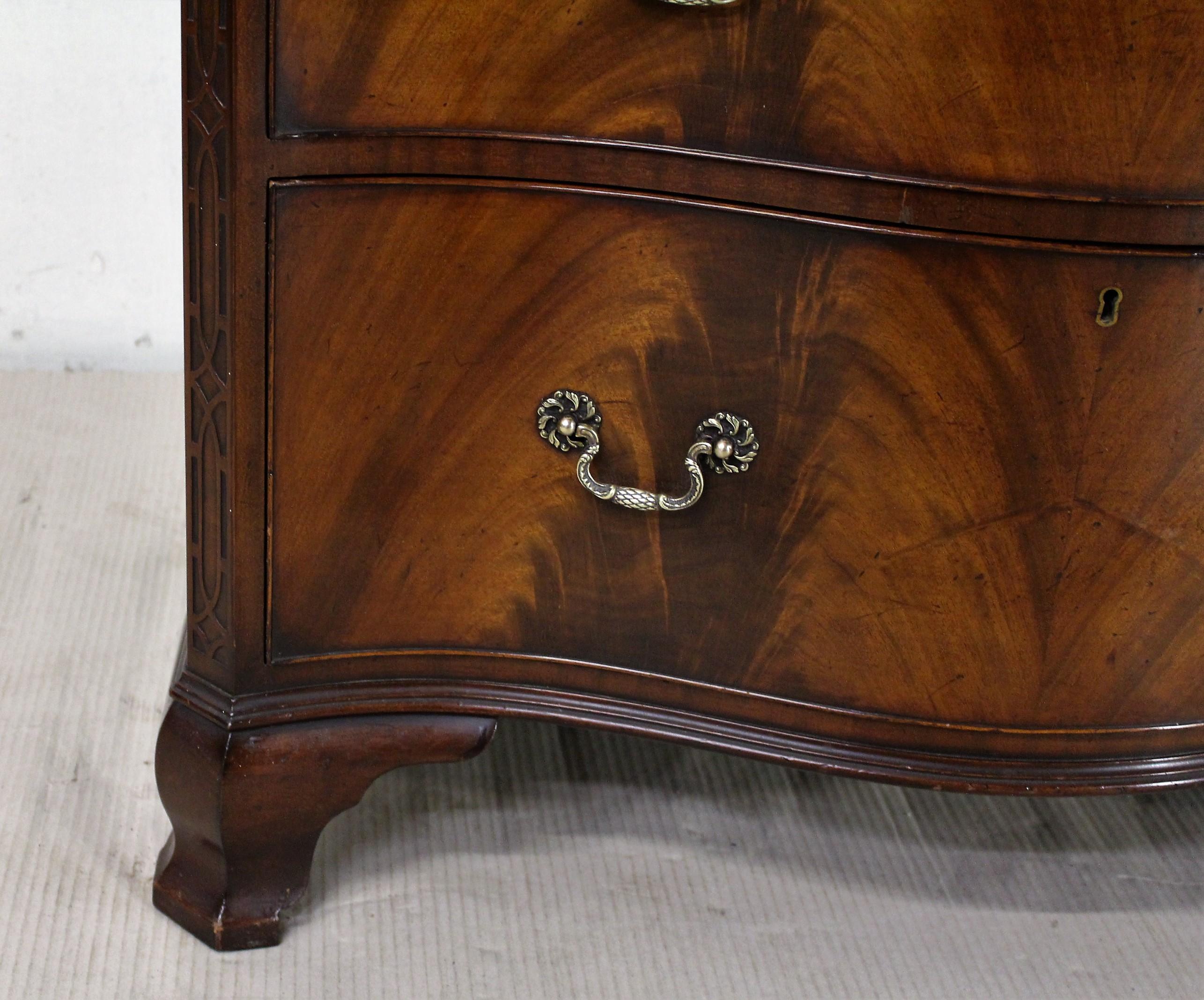 Chippendale Style Mahogany Serpentine Fronted Chest on Chest 2