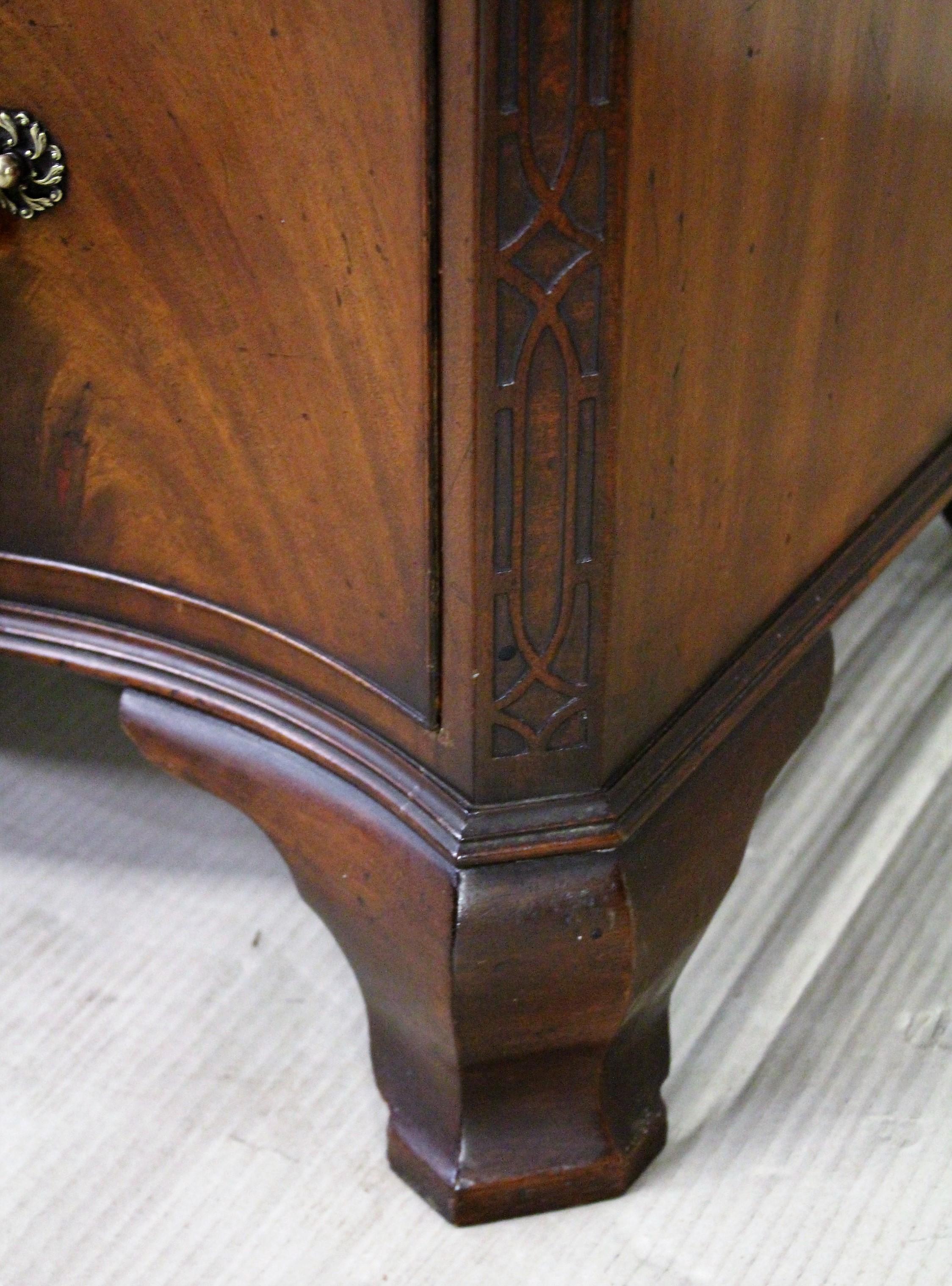 Chippendale Style Mahogany Serpentine Fronted Chest on Chest 3
