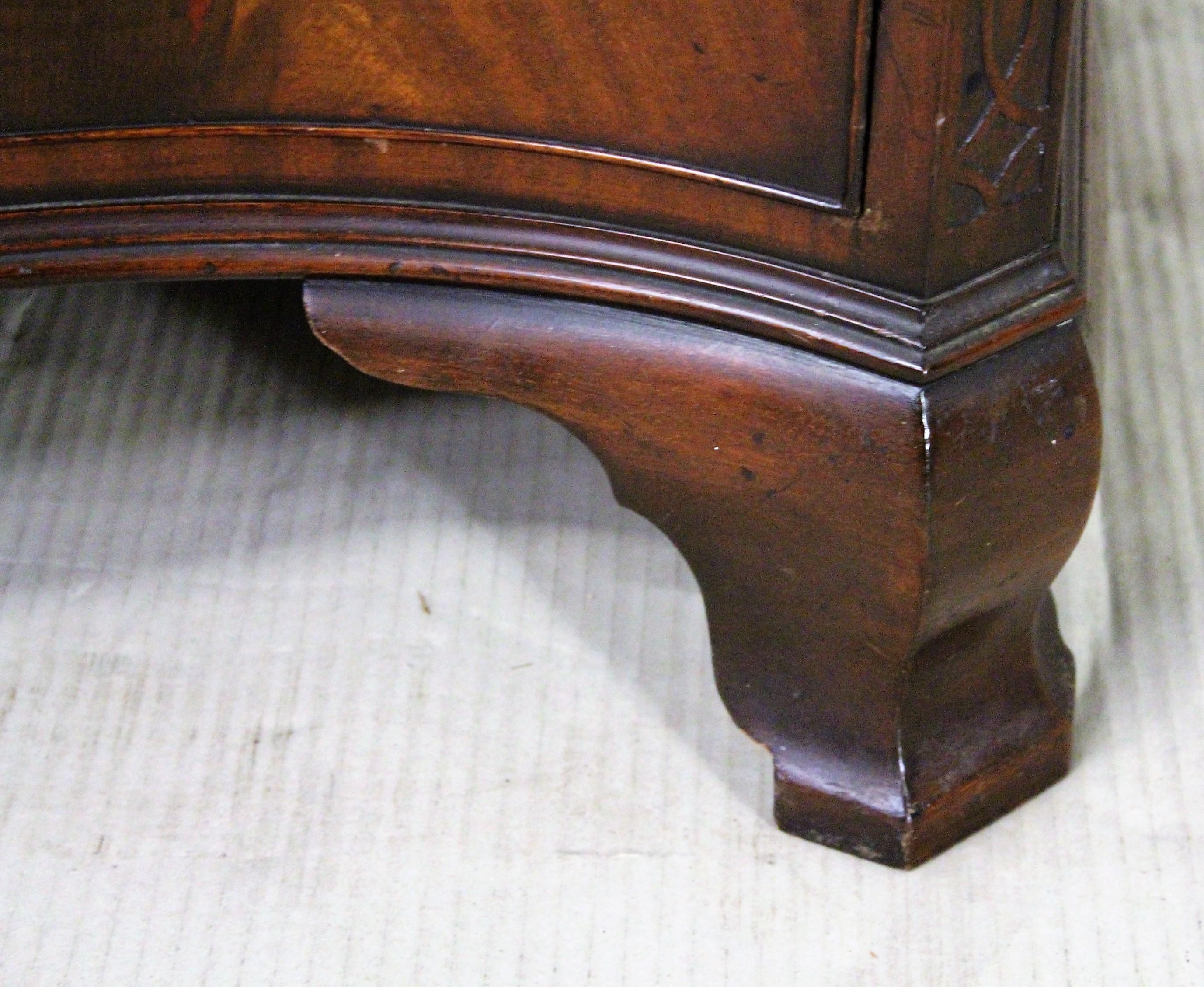 Chippendale Style Mahogany Serpentine Fronted Chest on Chest 4