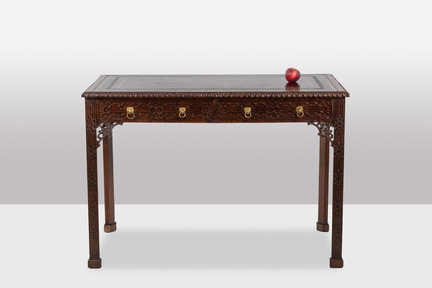 Chippendale-style mahogany table, or desk, with chinoisant decoration.

English work circa 1950.

Dimensions : H 76 x W 112 x D 61 cm

Reference : LS5932456G