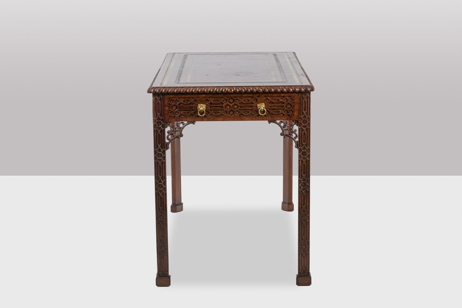 Chippendale-style mahogany table, or desk. Circa 1950. LS5932456G In Good Condition For Sale In Saint-Ouen, FR