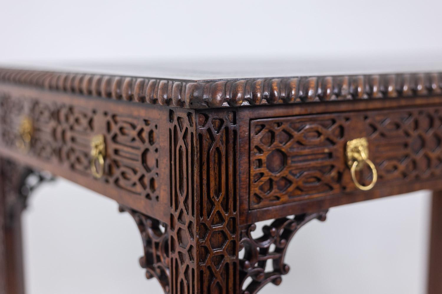 Chippendale-style mahogany table, or desk. Circa 1950. LS5932456G For Sale 1