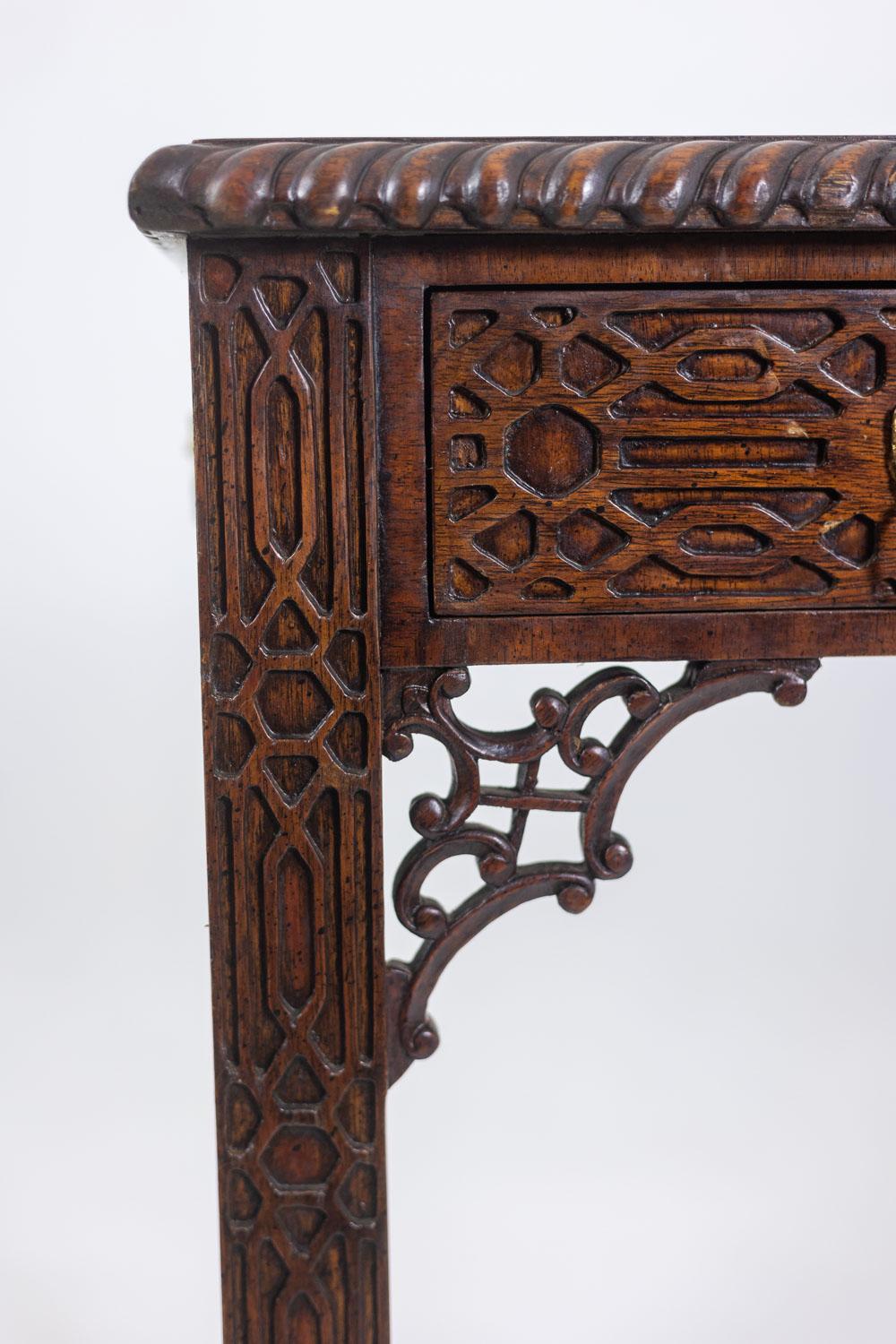 Chippendale-style mahogany table, or desk. Circa 1950. LS5932456G For Sale 2
