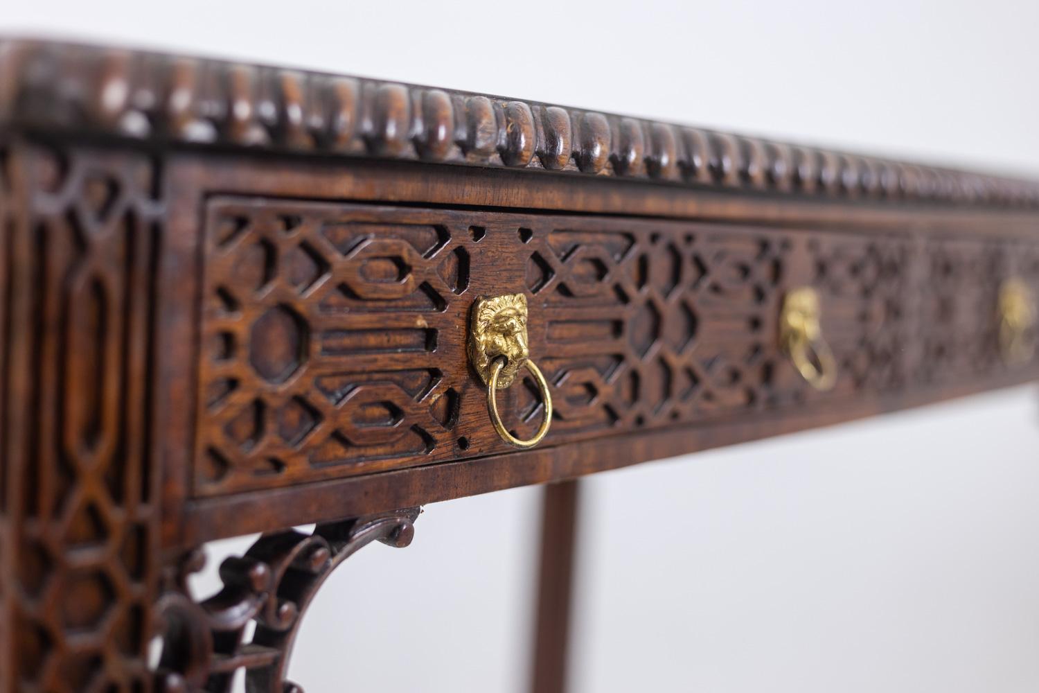 Chippendale-style mahogany table, or desk. Circa 1950. LS5932456G For Sale 3