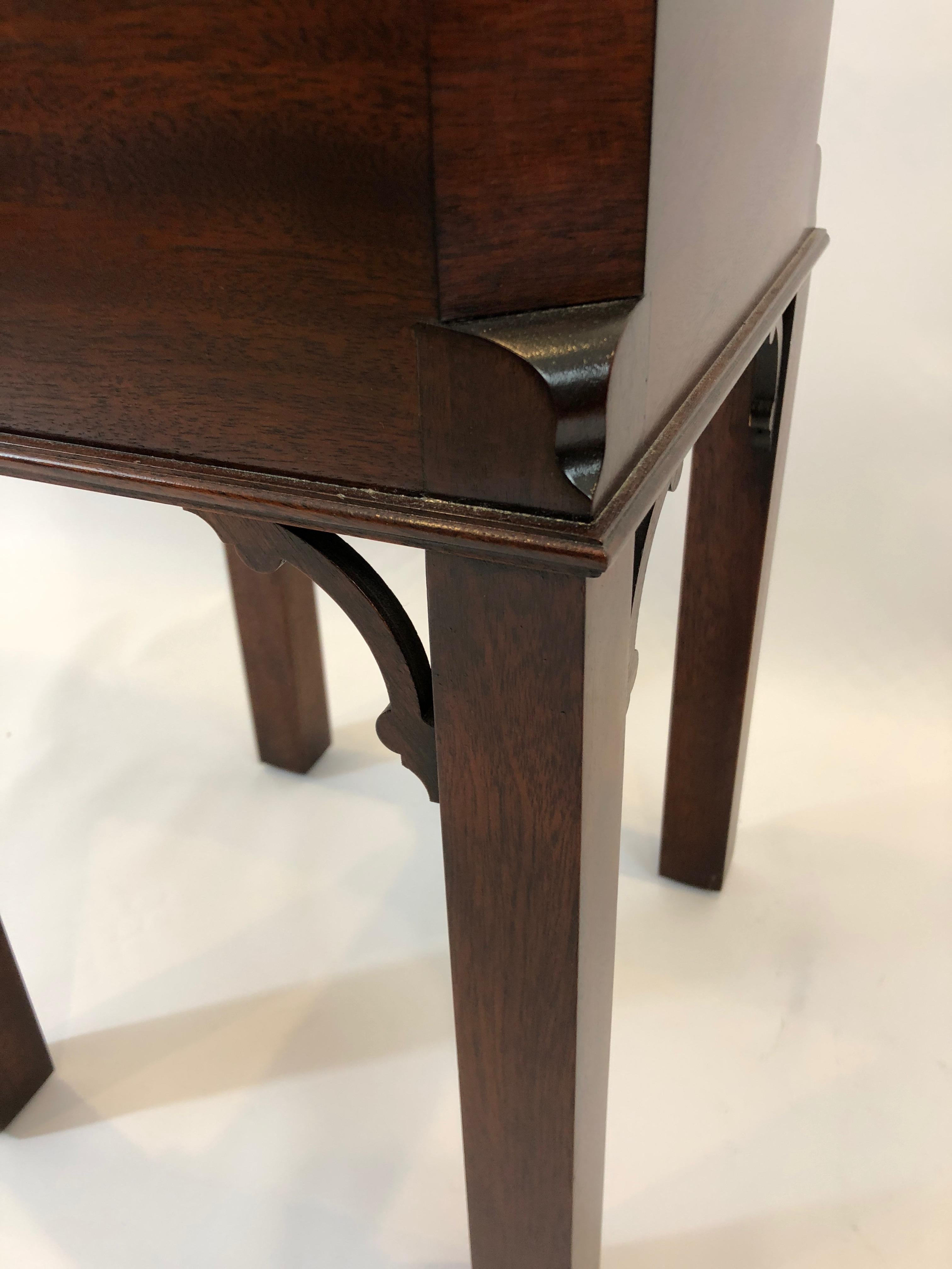 Chippendale Style Mahogany Williamsburg Edition Cellarette End Table 4