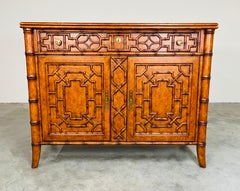 Buffet-serveur en faux bambou de style Chippendale Maitland Smith
