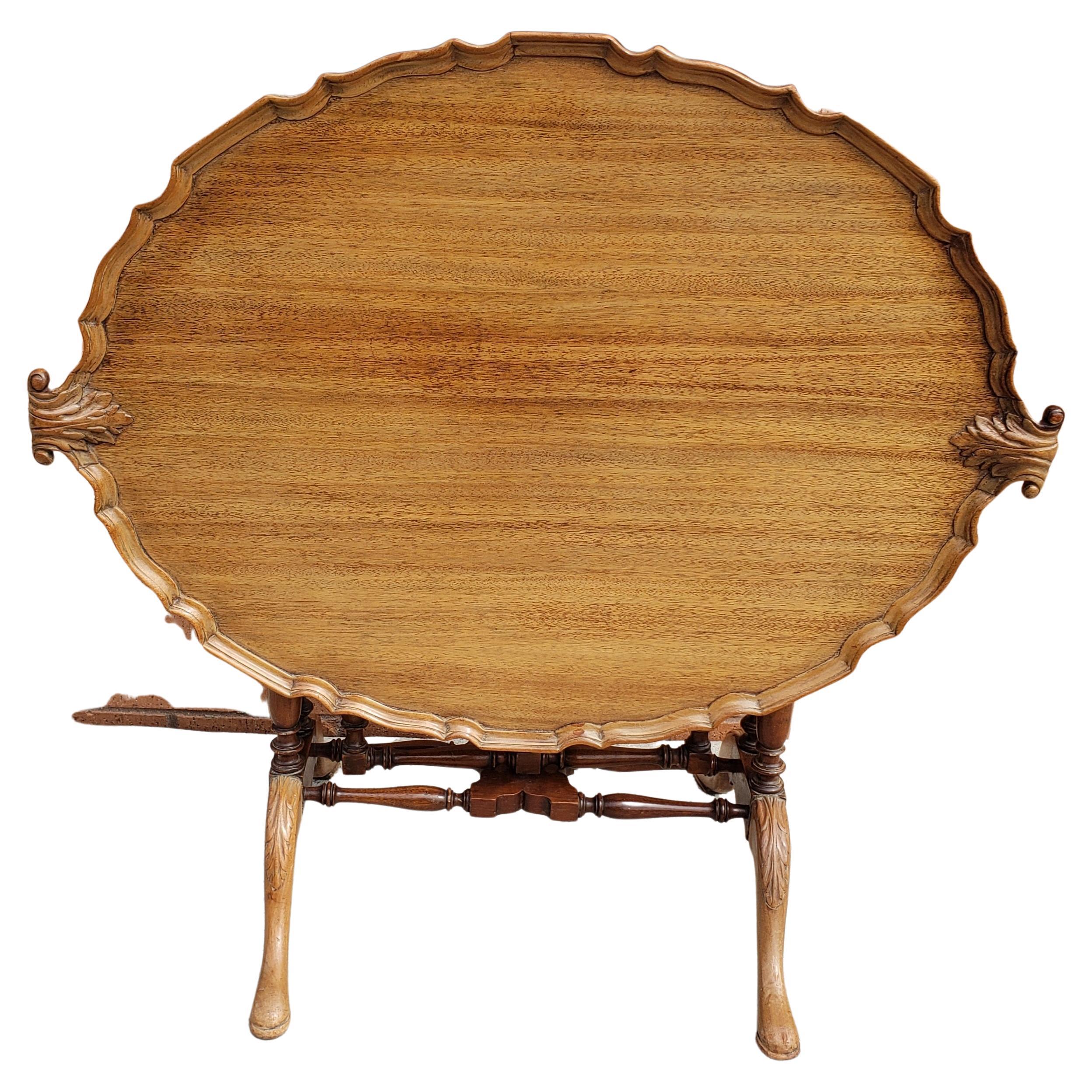 English Chippendale Style Pale Sipo Mahogany Oval Tilt-Top Pie Crust Tray Tea Table For Sale