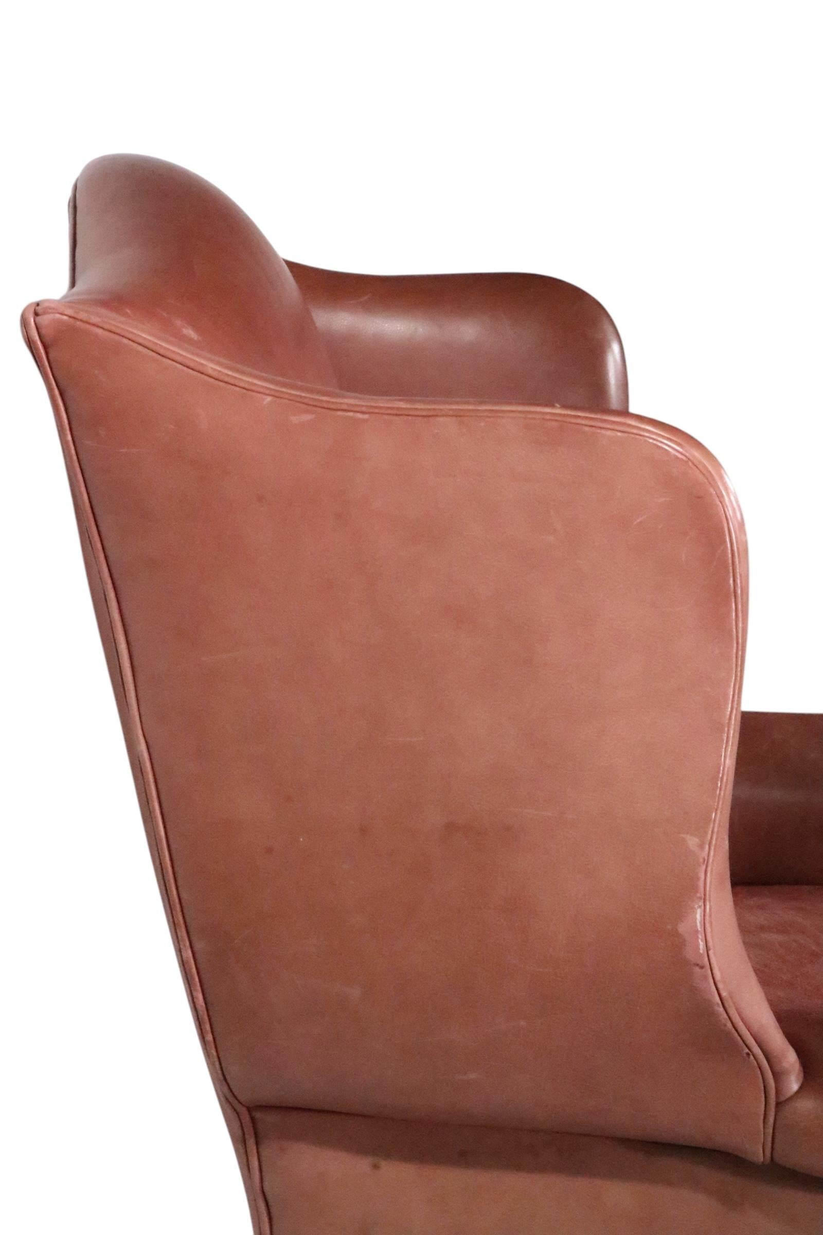 Ohrensessel im Chippendale-Stil von Leathercraft Inc. im Angebot 10