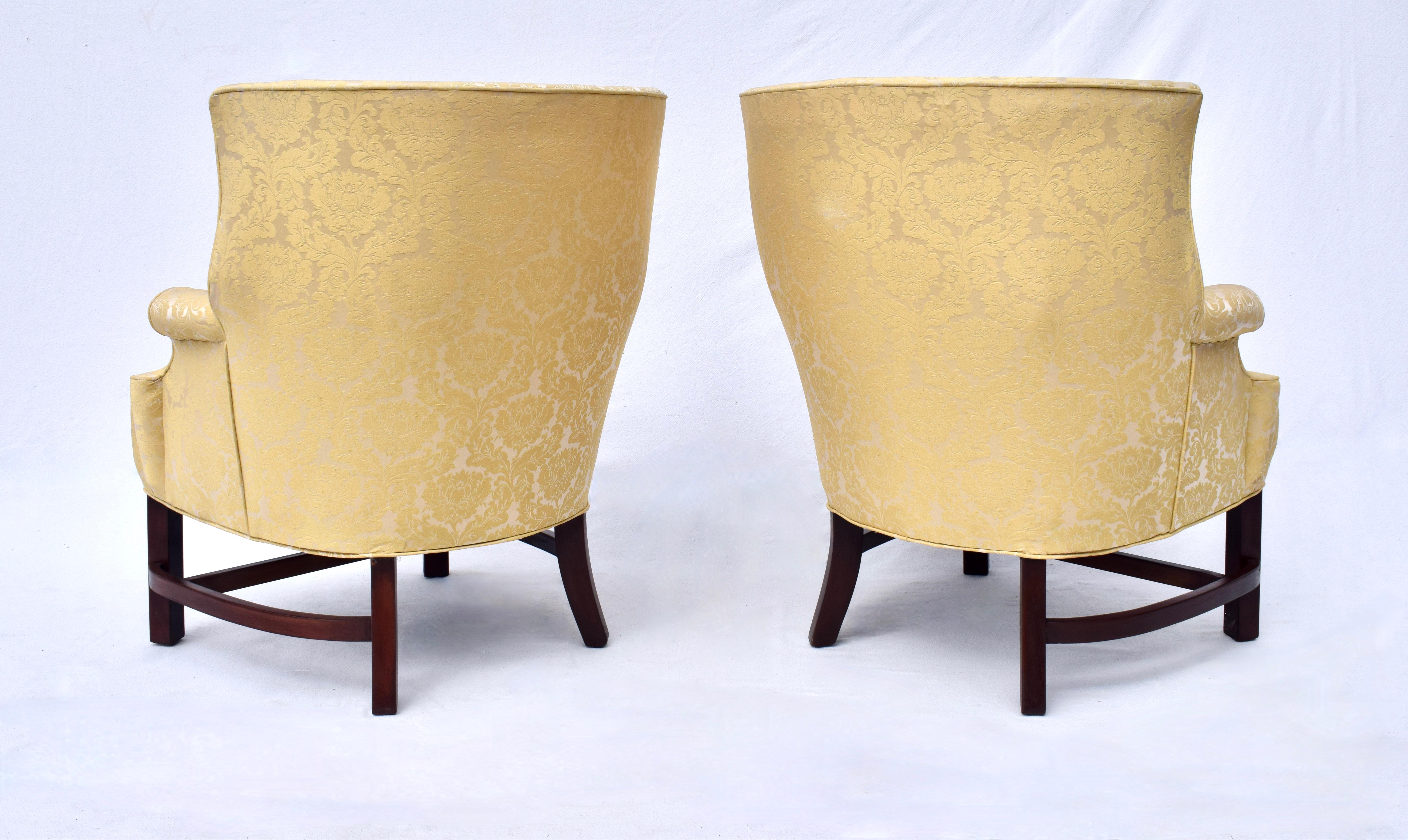 Damasco Sedie Wingback in stile Chippendale, coppia in vendita