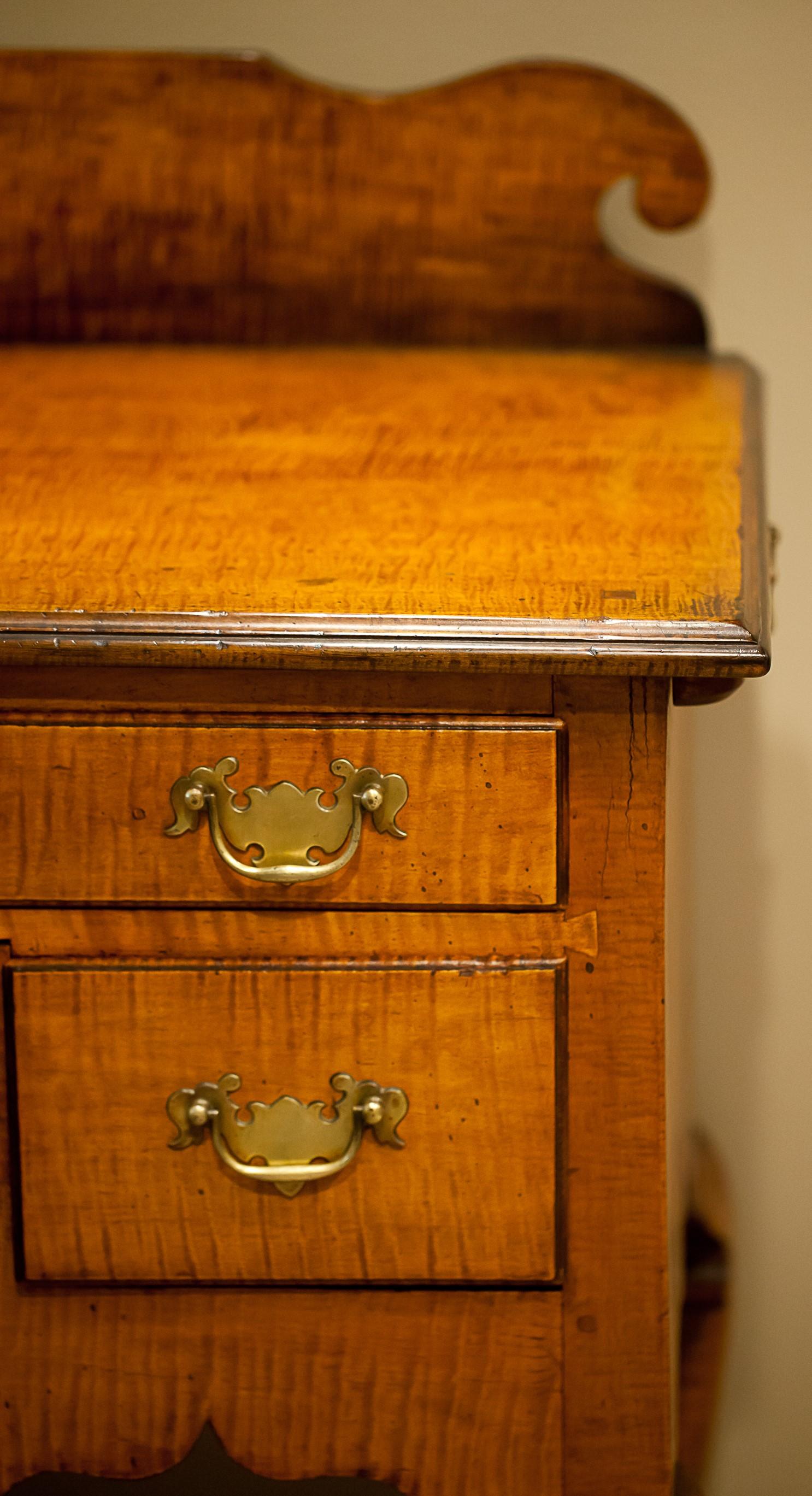 Chippendale Tiger Maple Lowboy/Server, America, circa 1770 6
