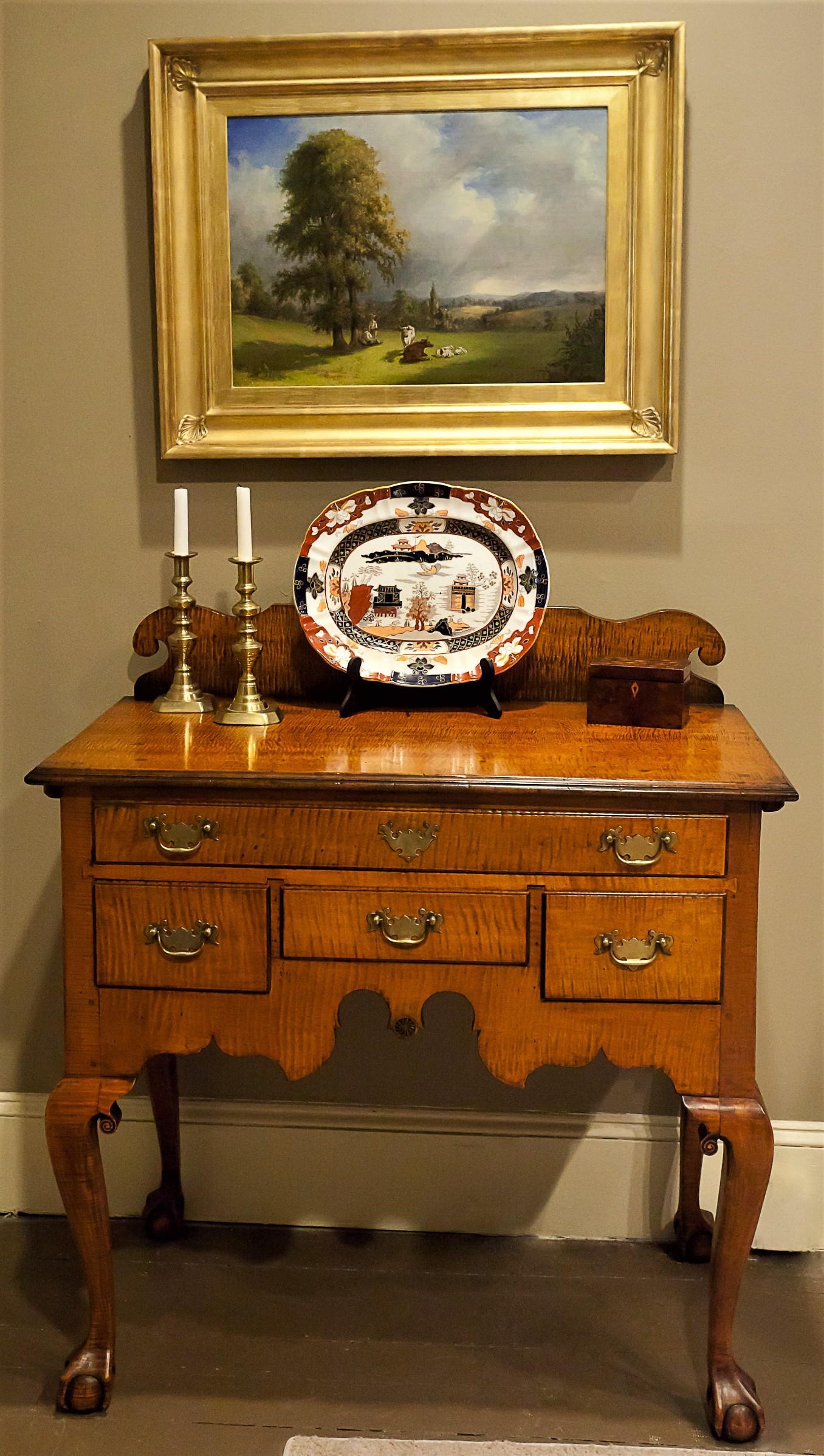 Chippendale Tiger Maple Lowboy/Server, America, circa 1770 In Excellent Condition In Alexandria, VA