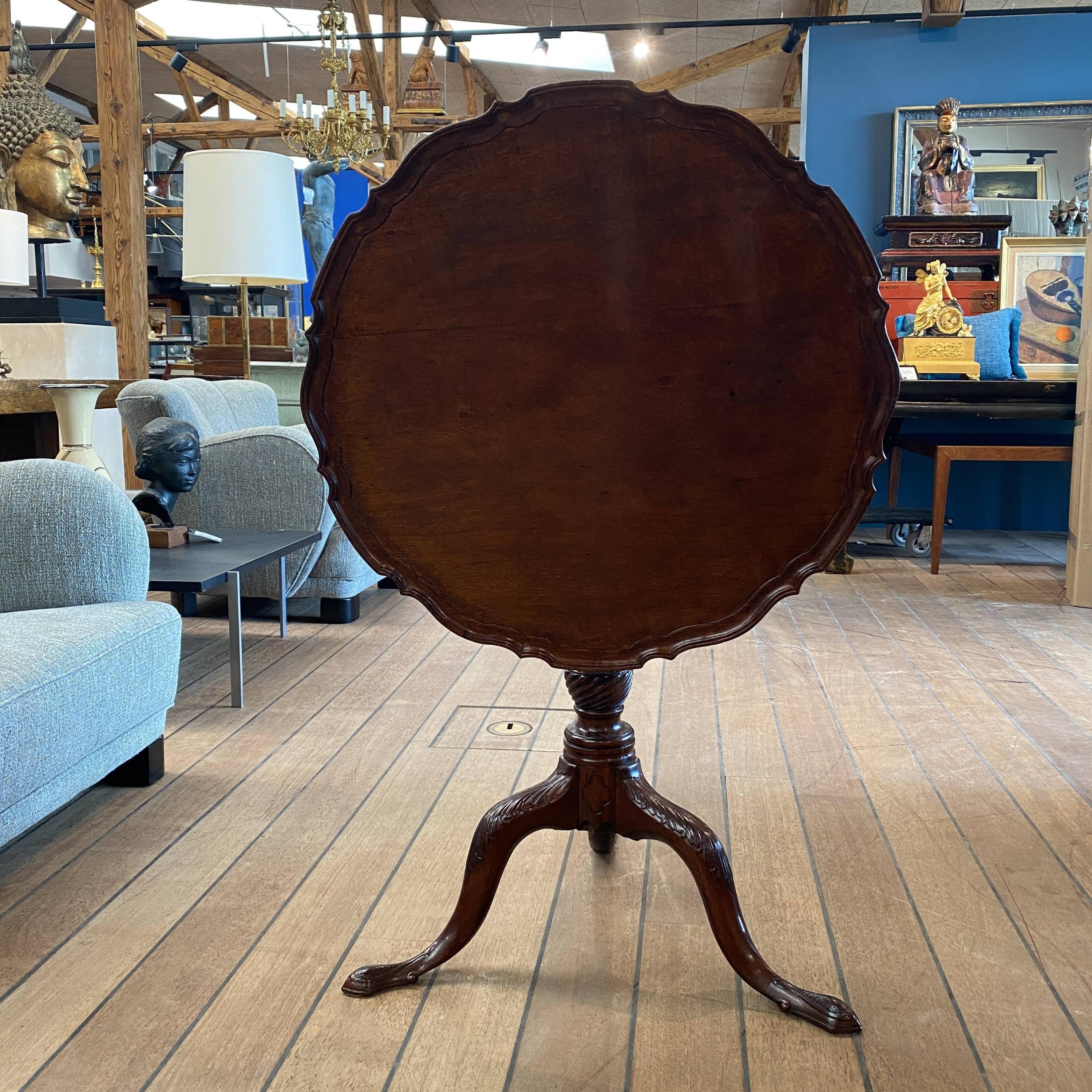 Chippendale Tilt-Top Table, England, 1750-1770 For Sale 4