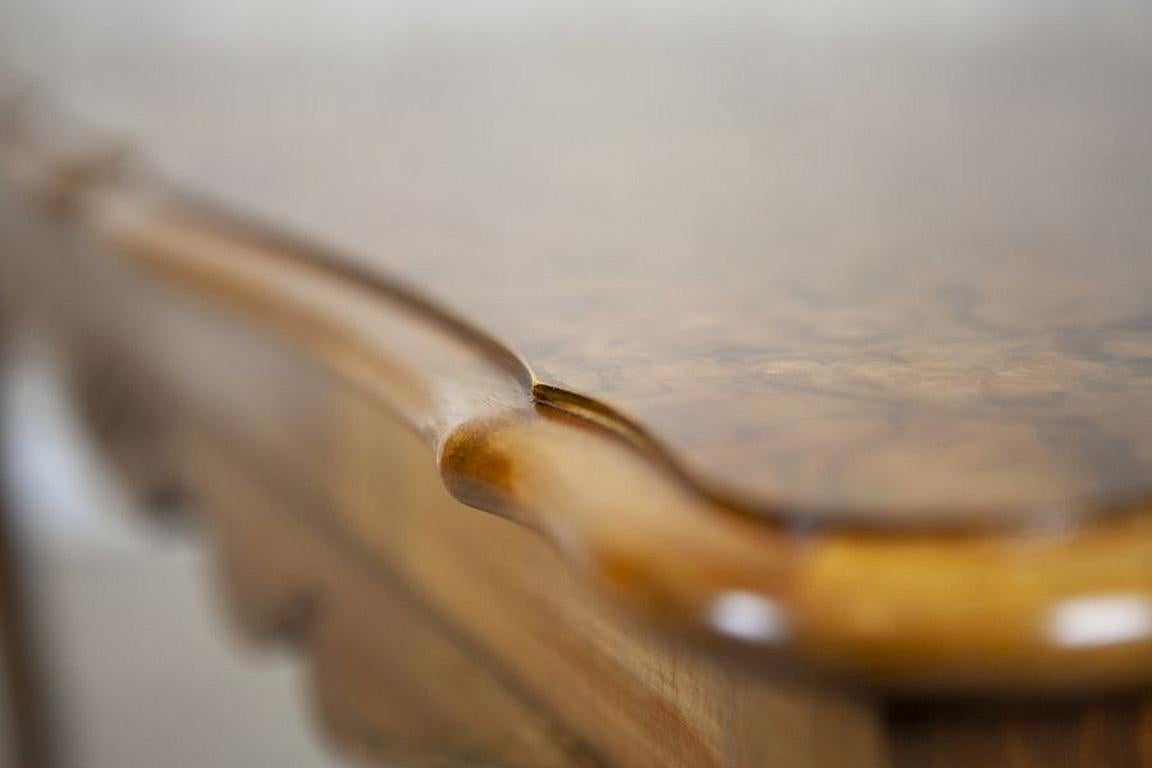 Table basse Chippendale en noyer du début du 20e siècle, finition en gomme-laque en vente 5