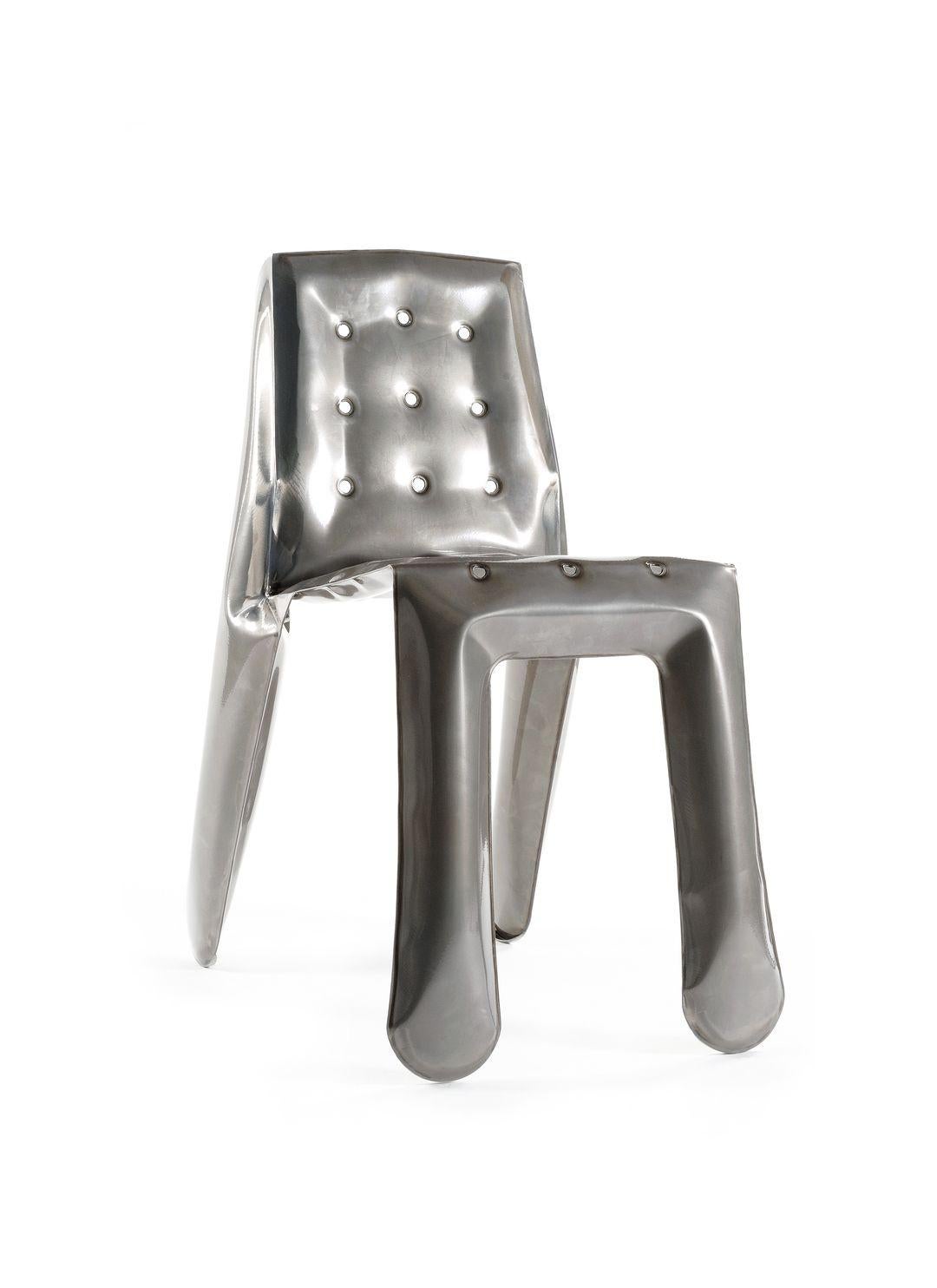 Chippensteel 1.0 ist ein gutes Beispiel für die Verbindung von FiDU-Prozess und Handwerkskunst. Die 2D-Form wird aus Metallblech geschnitten und durch Schweißen und Aufblasen in einen dreidimensionalen Funktionsstuhl verwandelt. Der letzte Schliff