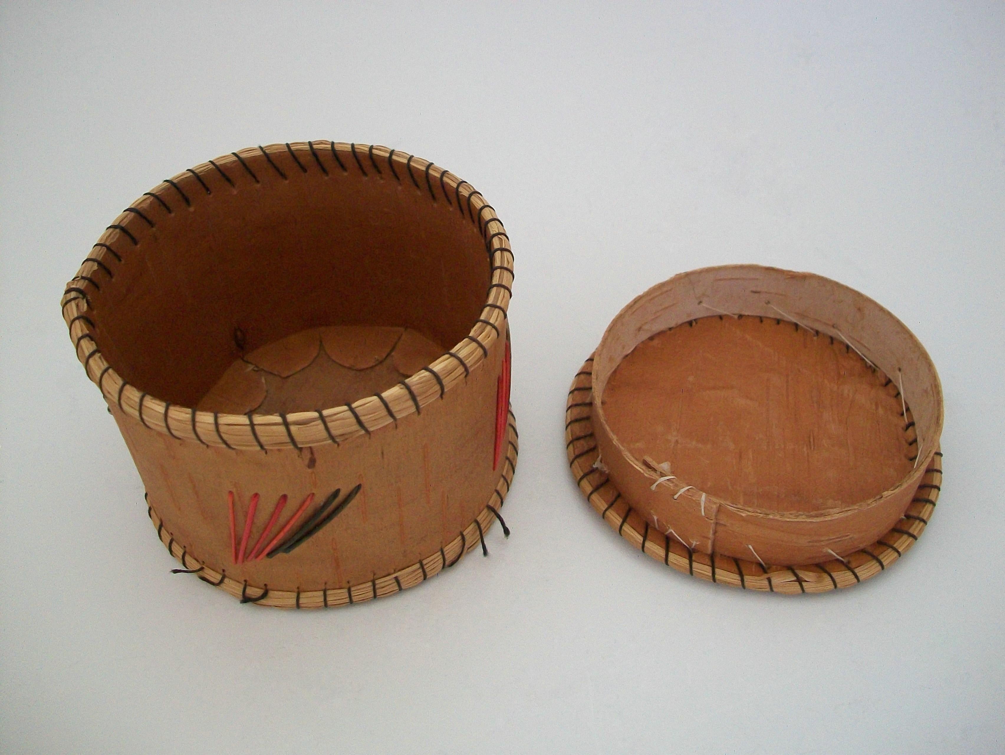 20th Century Chippewa Birch Bark, Quills & Sweetgrass Box with Tulip - Canada - Early 20th C. For Sale