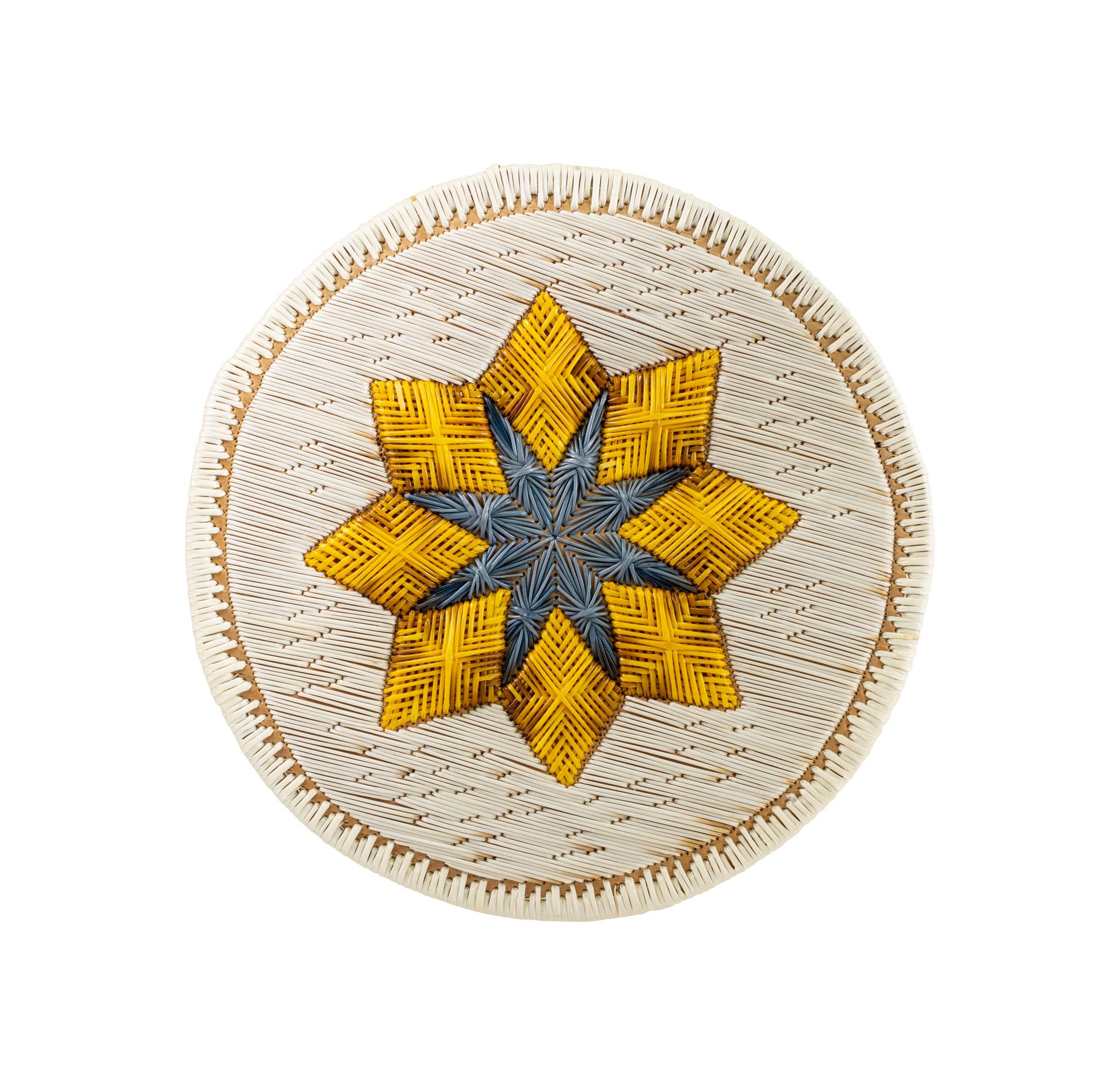 Amérindien Panier Chippewa en écorce de bouleau à motifs piquants en vente