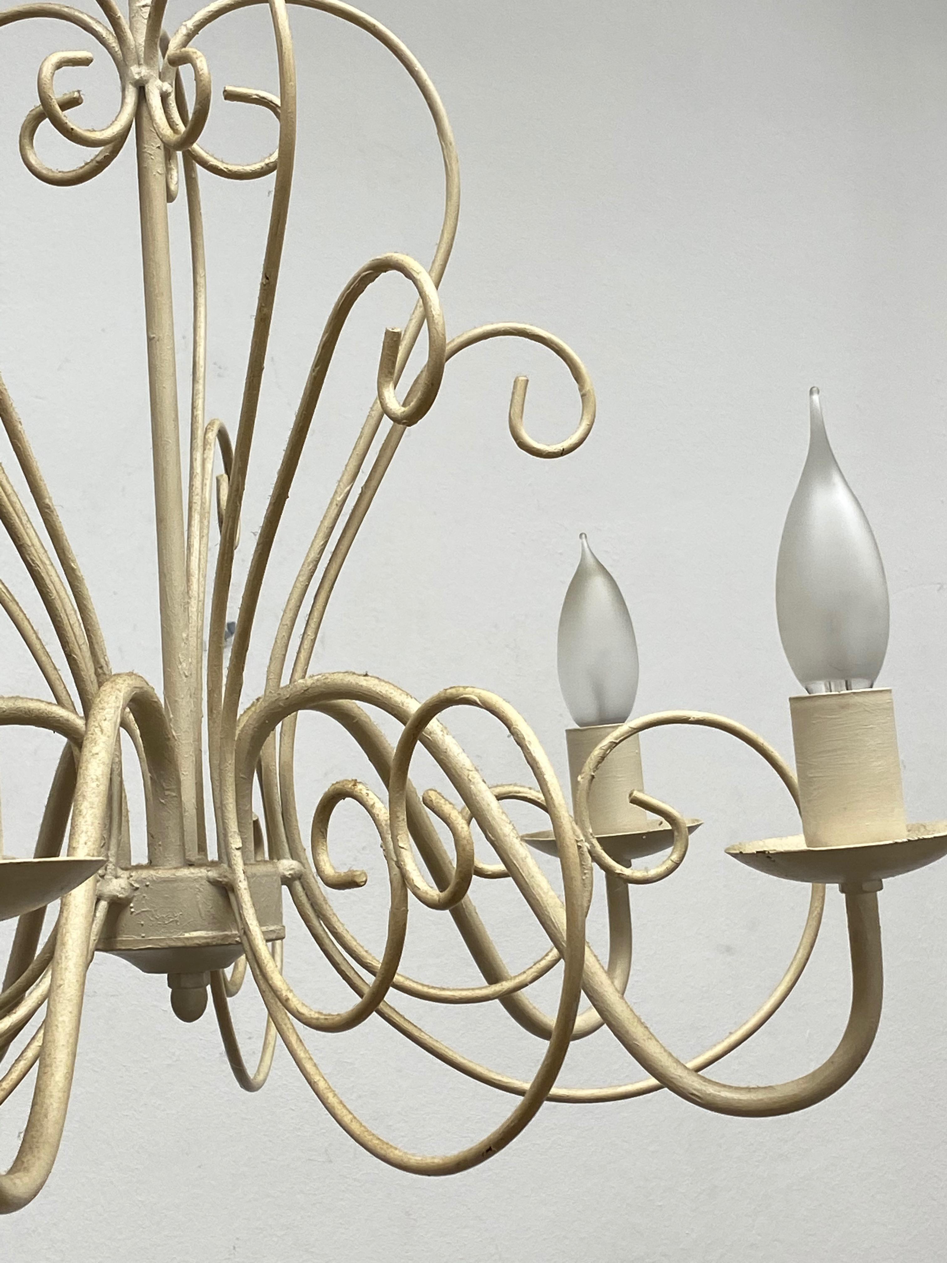 Lampadario a sospensione Chippy White Tole Stile Hollywood Regency in vendita 4