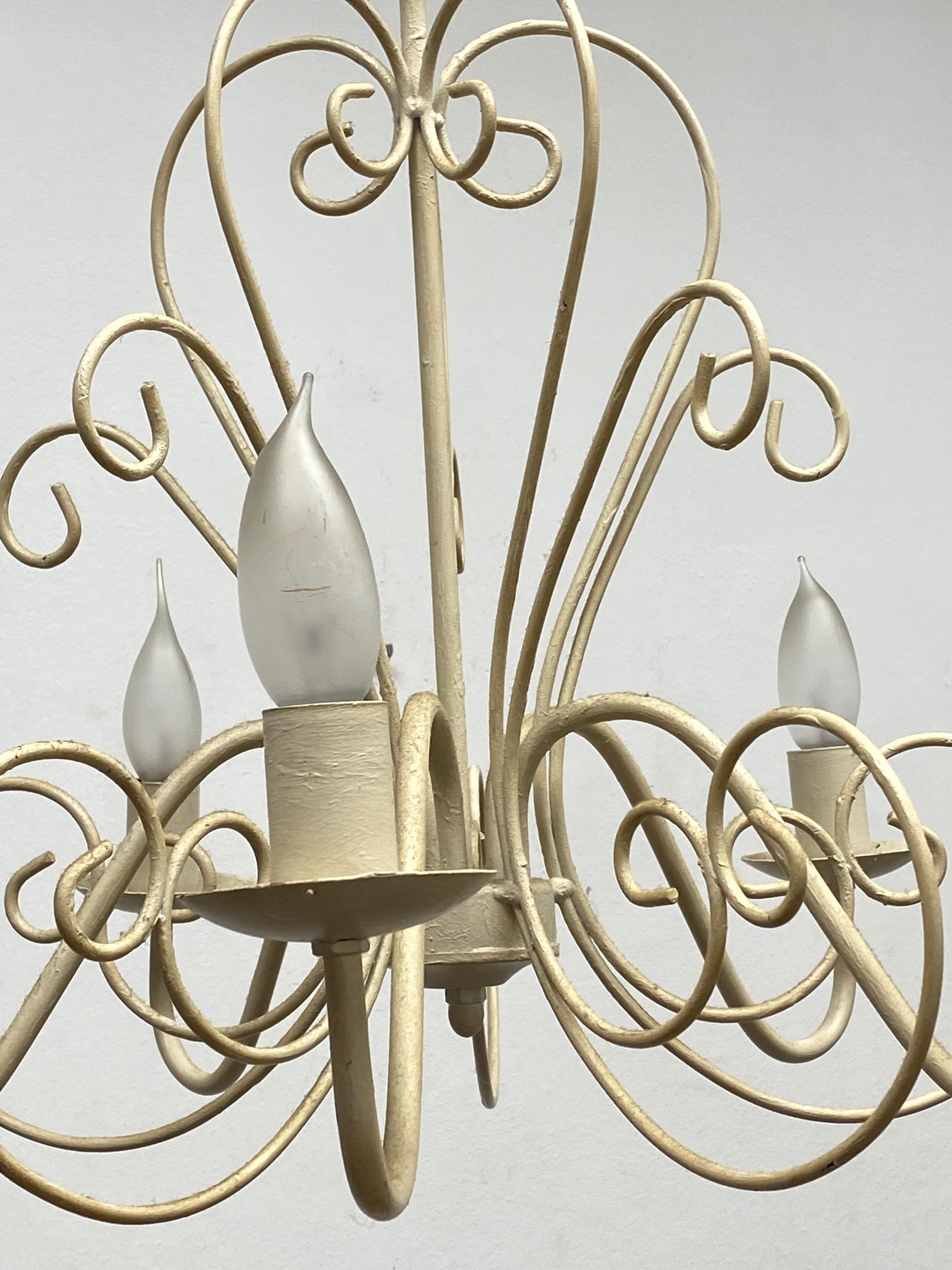 Lampadario a sospensione Chippy White Tole Stile Hollywood Regency in vendita 3