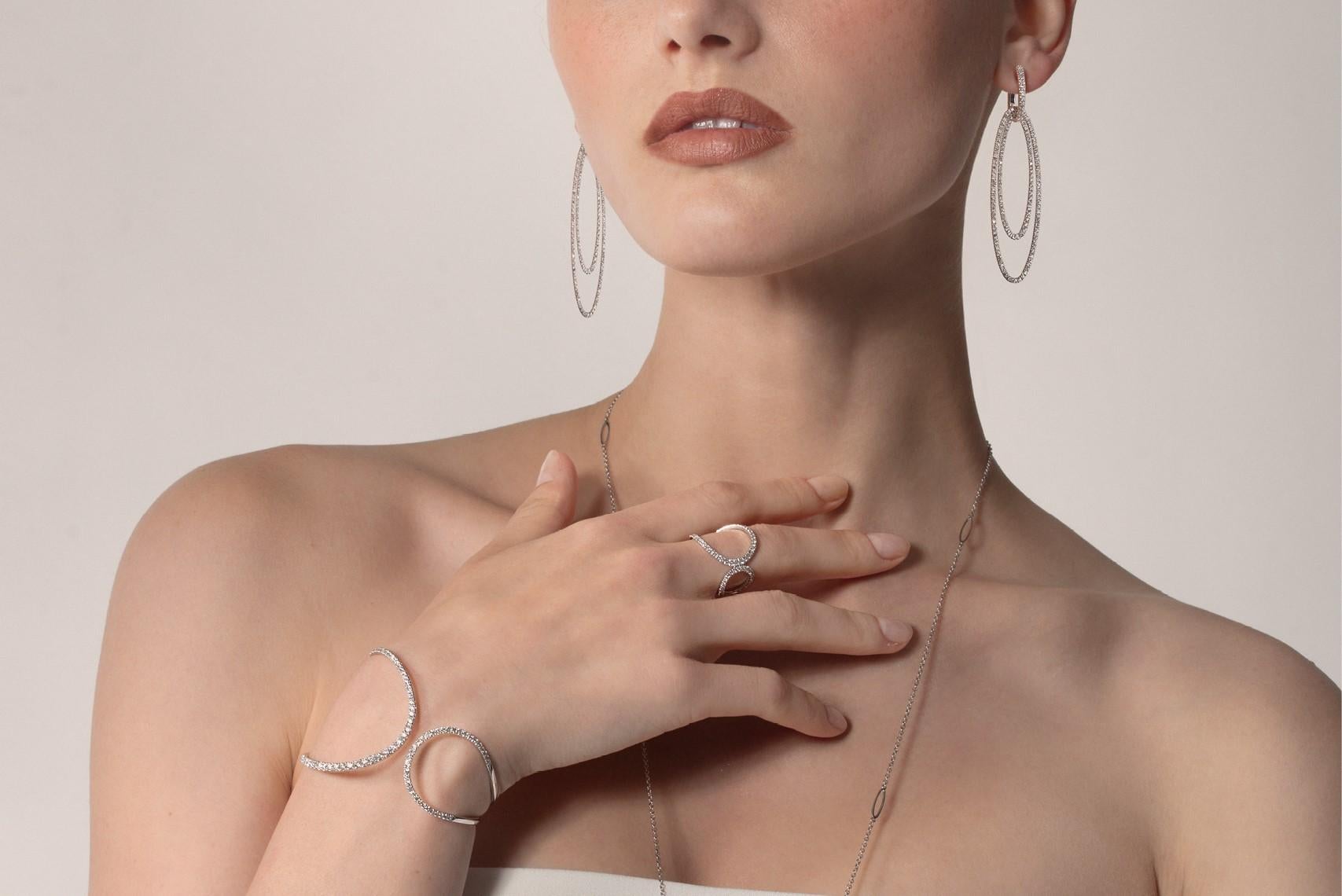 Women's Chips Contrarié Cuff in Rose Gold, White Gold Bezels and White Movable Diamonds For Sale