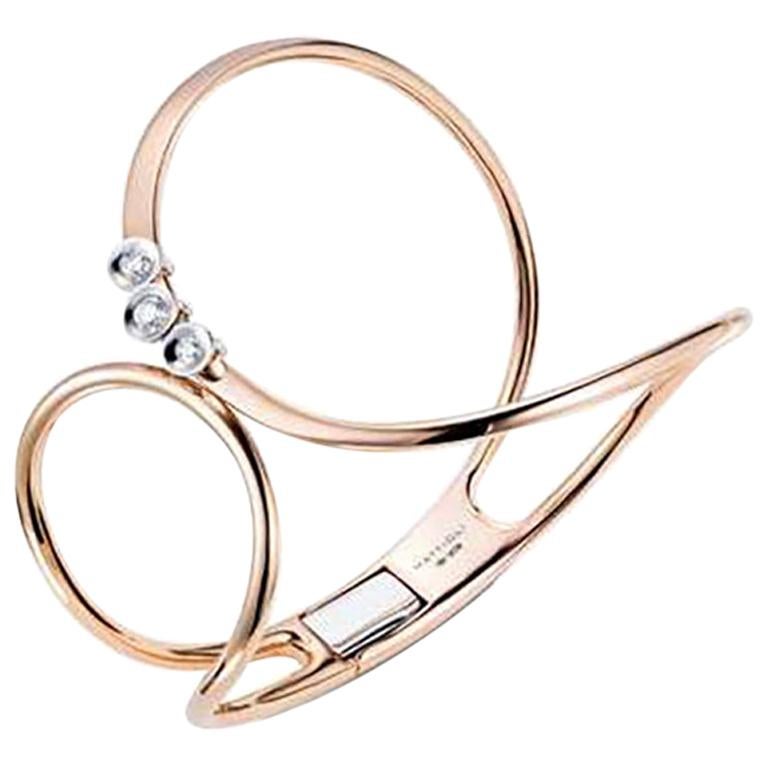 Chips Contrarié Cuff in Rose Gold, White Gold Bezels and White Movable Diamonds For Sale