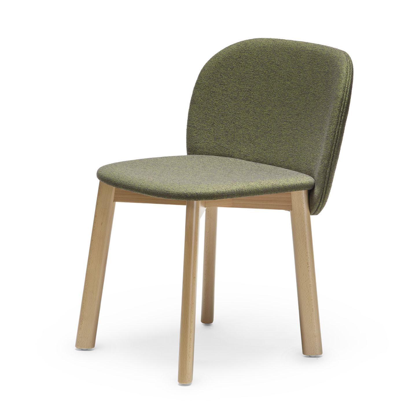 Sleek and slick, the Chips collection is a true eye-catcher, with its unmistakably upbeat, trendy style. The back of the chair is without doubt its most iconic and characterizing feature. With its ample curves and generous size, it almost seems to