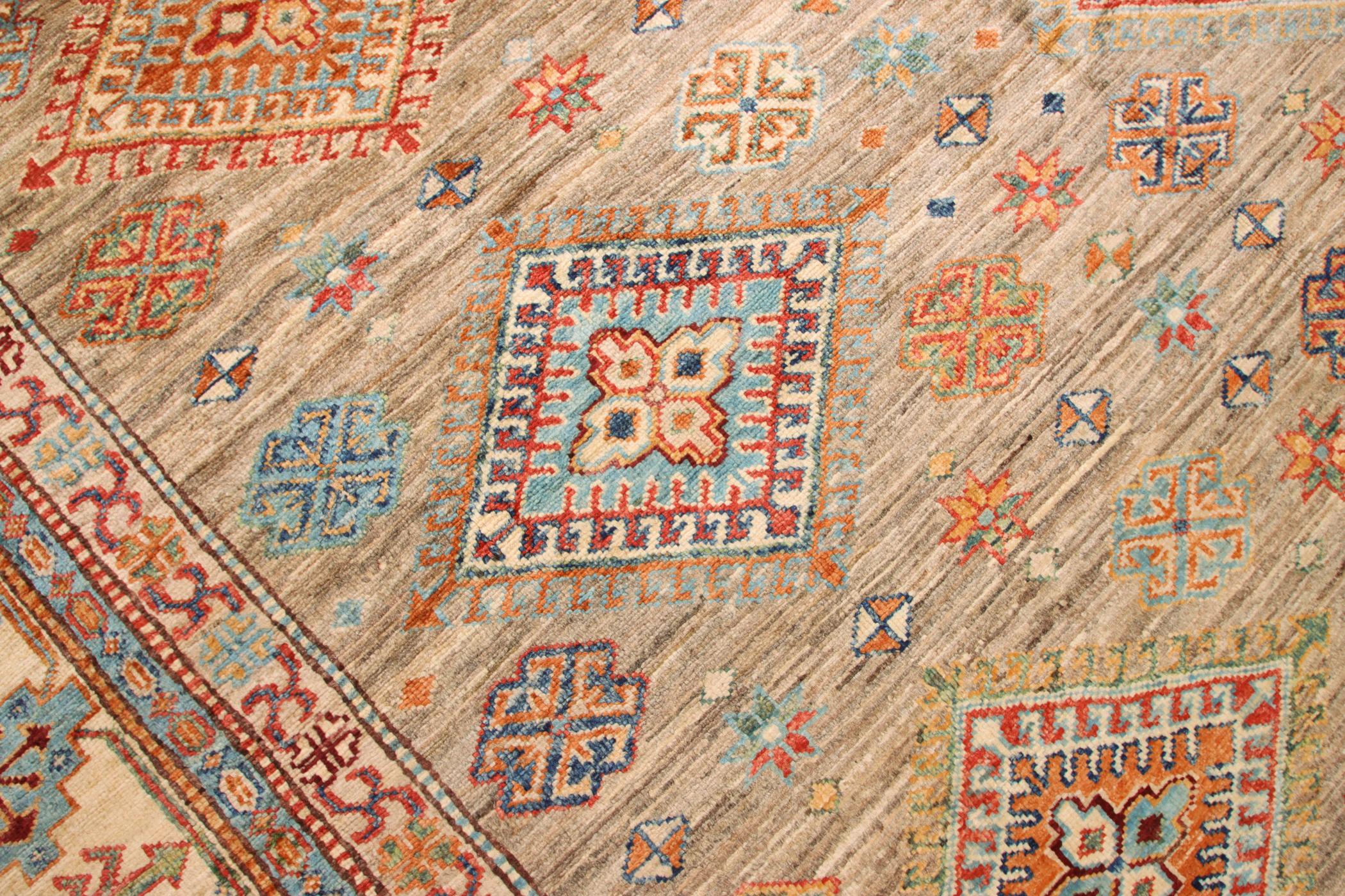 Schöner neu gefertigter afghanischer Teppich im Stil von Chirwan mit handgesponnener Wolle und natürlichen Farbstoffen von Turkman Afghanen.