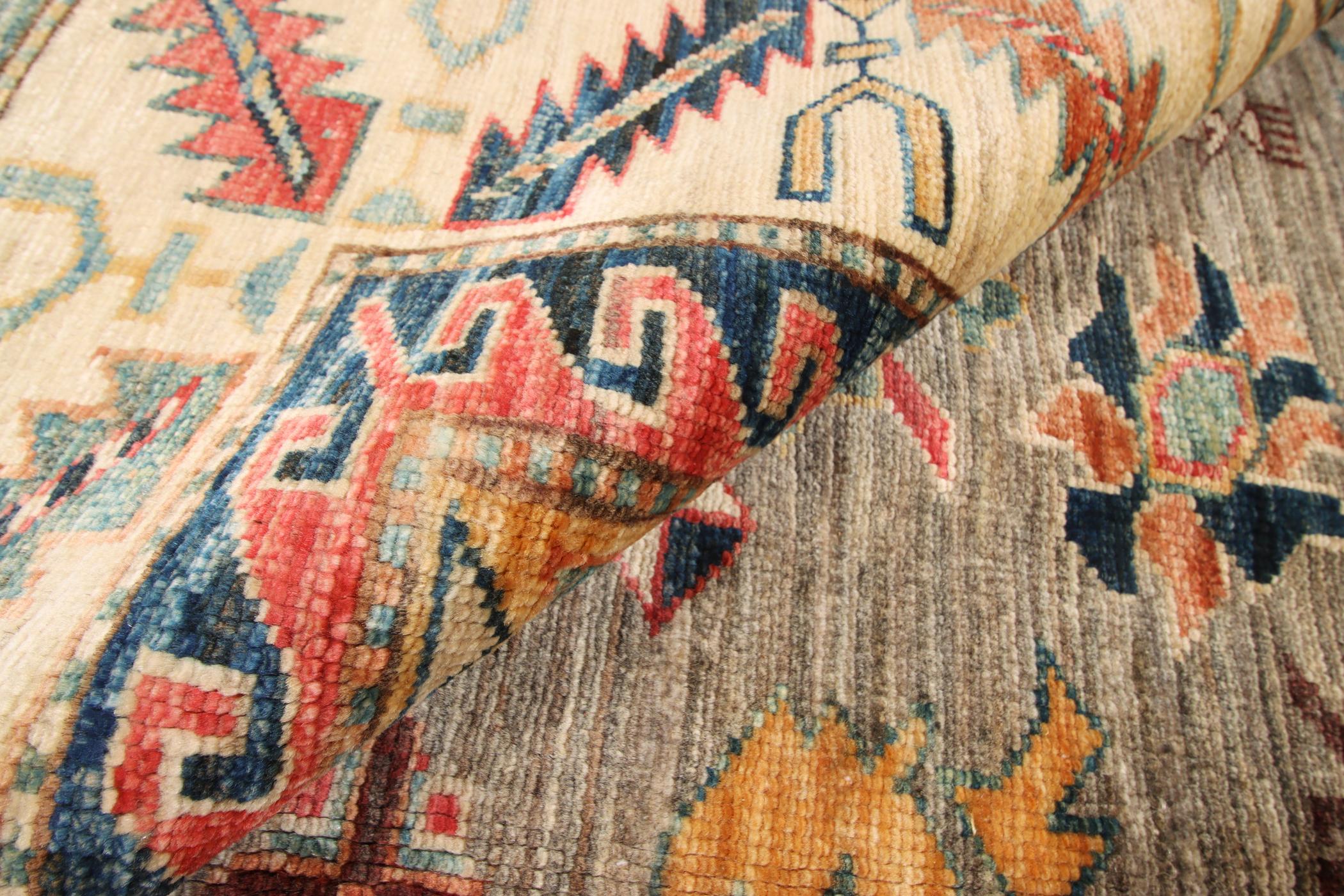 Chirwan-Teppich (21. Jahrhundert und zeitgenössisch) im Angebot