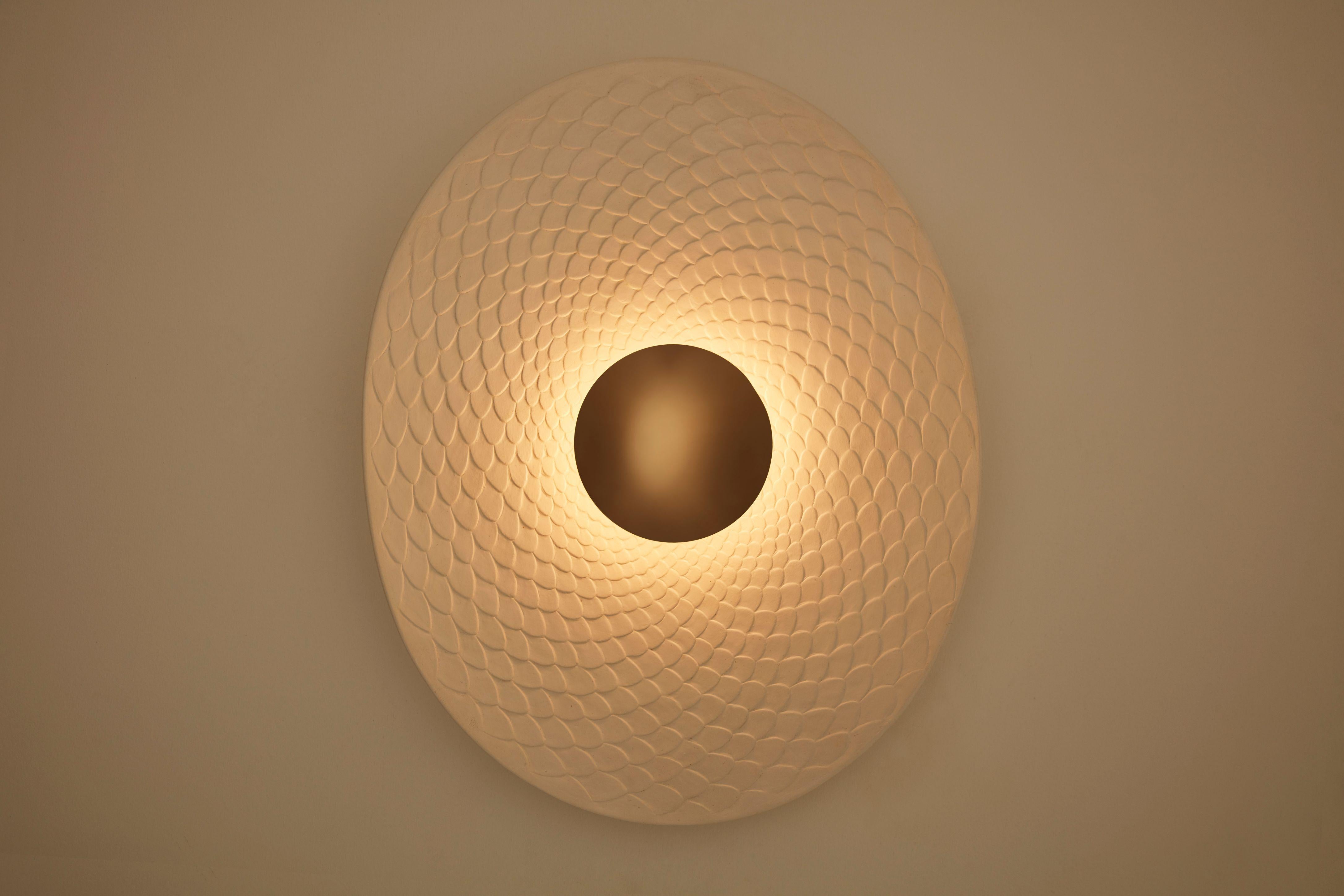 Chisaii Ryu wall lamp by Mydriaz
Dimensions: H 41.5 x W 31.8 x D 7.7 cm
Materials: Brass, plaster
Finishes: Golden-plated polished brass, White nickel finish on polished brass, Black nickel finish on polished brass
3 kg

Light source: 24V LED