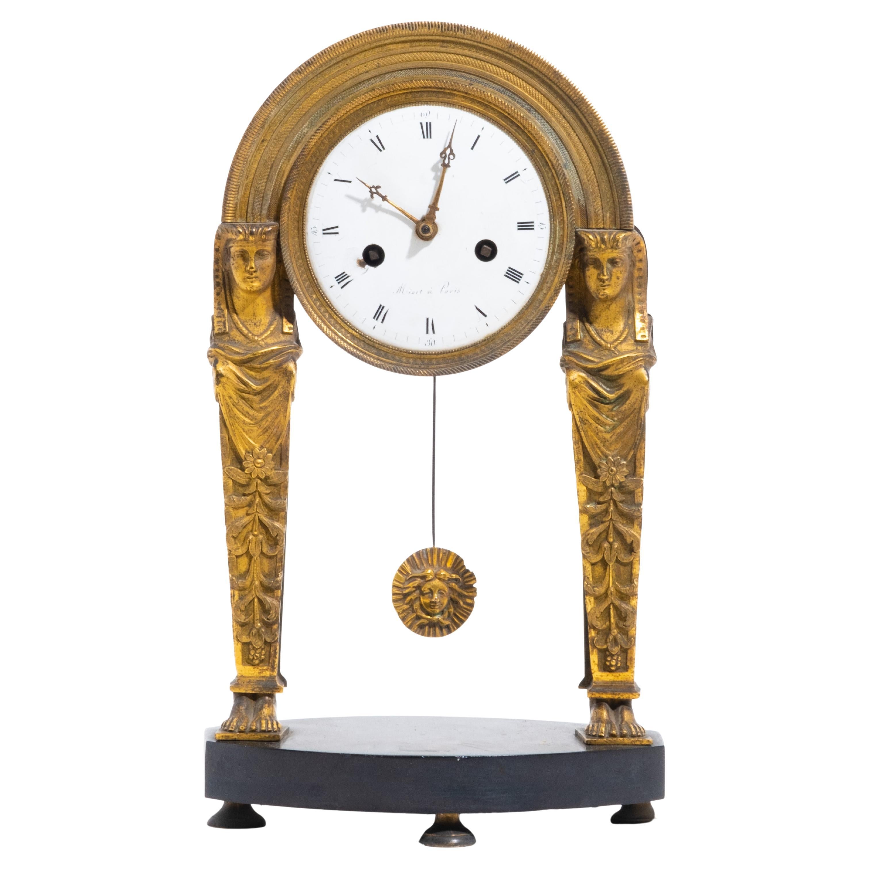 Horloge en bronze ciselé et doré