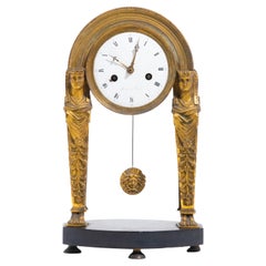 Horloge en bronze ciselé et doré