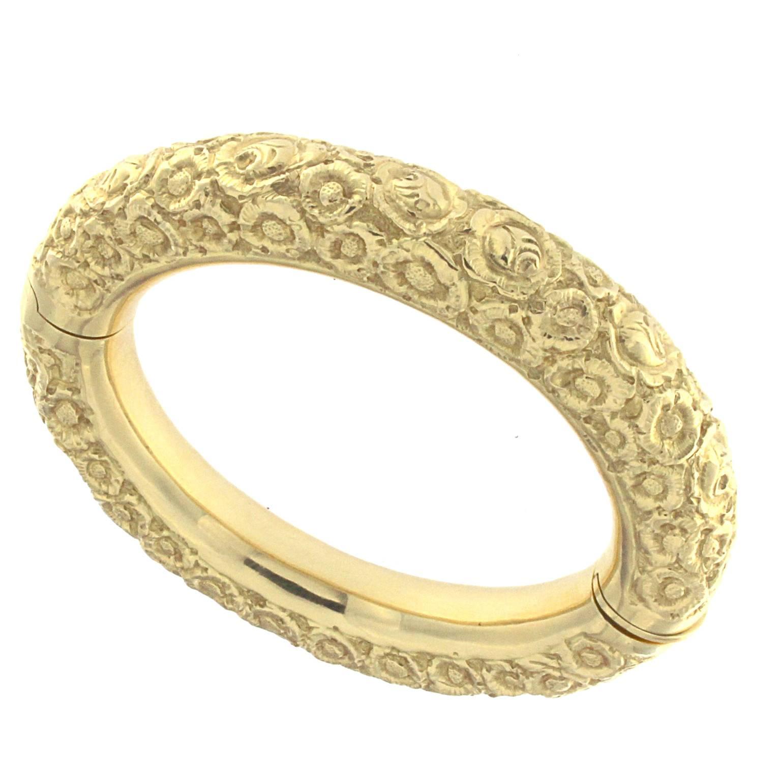 Chiseled Bangle Yellow 18 Karat Gold