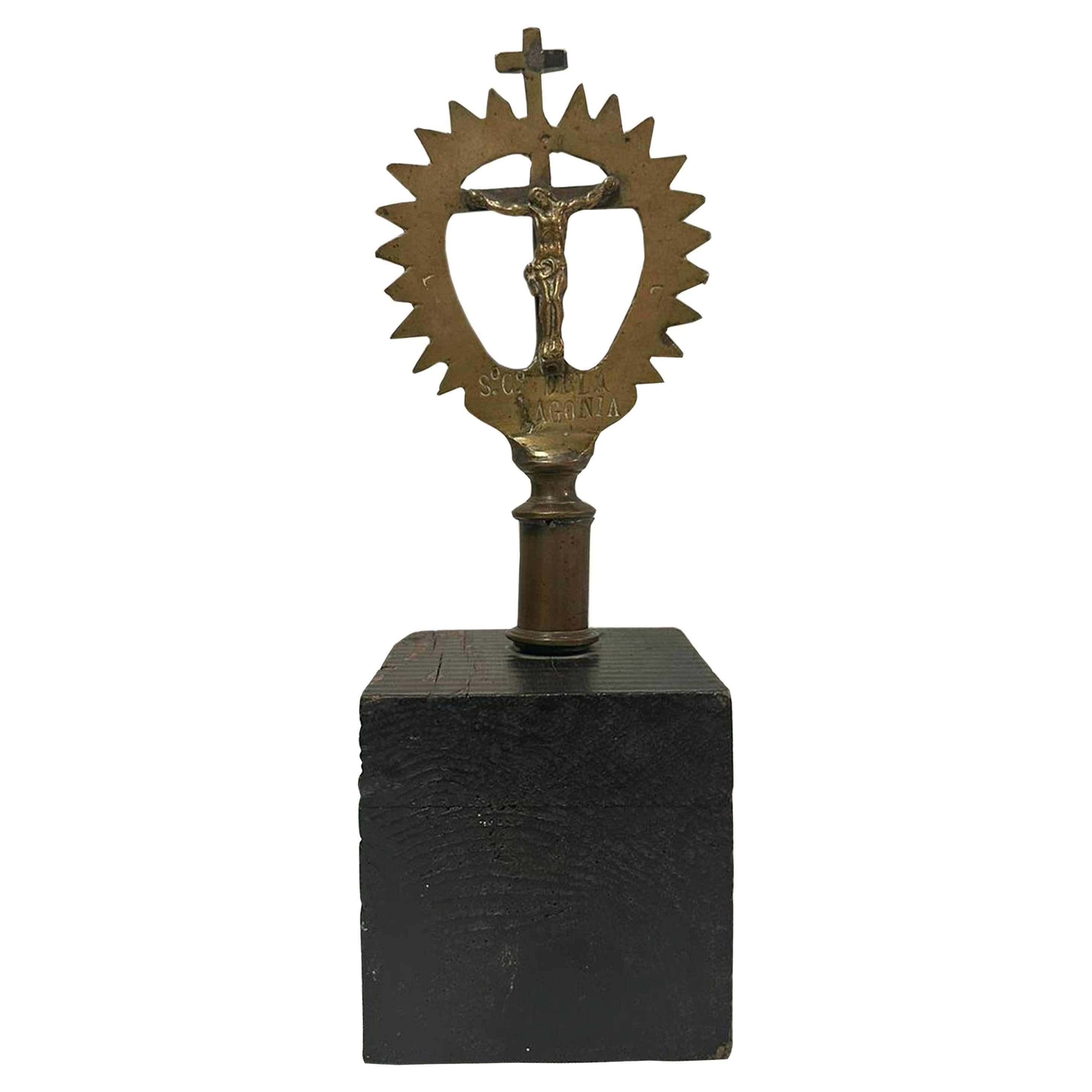 Capuchón de Cruz Procesional de Bronce Cincelado del "Cristo de la Agonía", España, XVII en venta