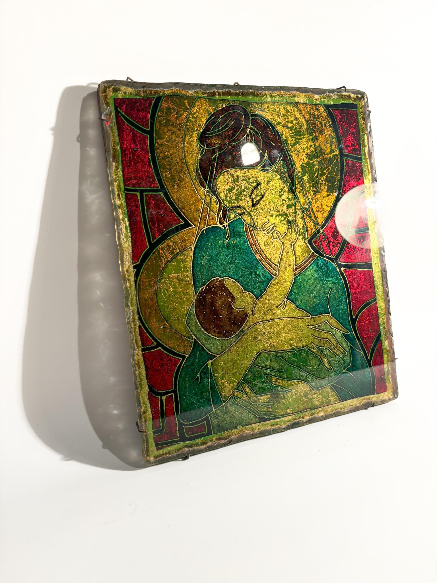 Chiseled Glass Plate Depicting a Maternity by Erwin Walter Burger from the 1960s For Sale 6