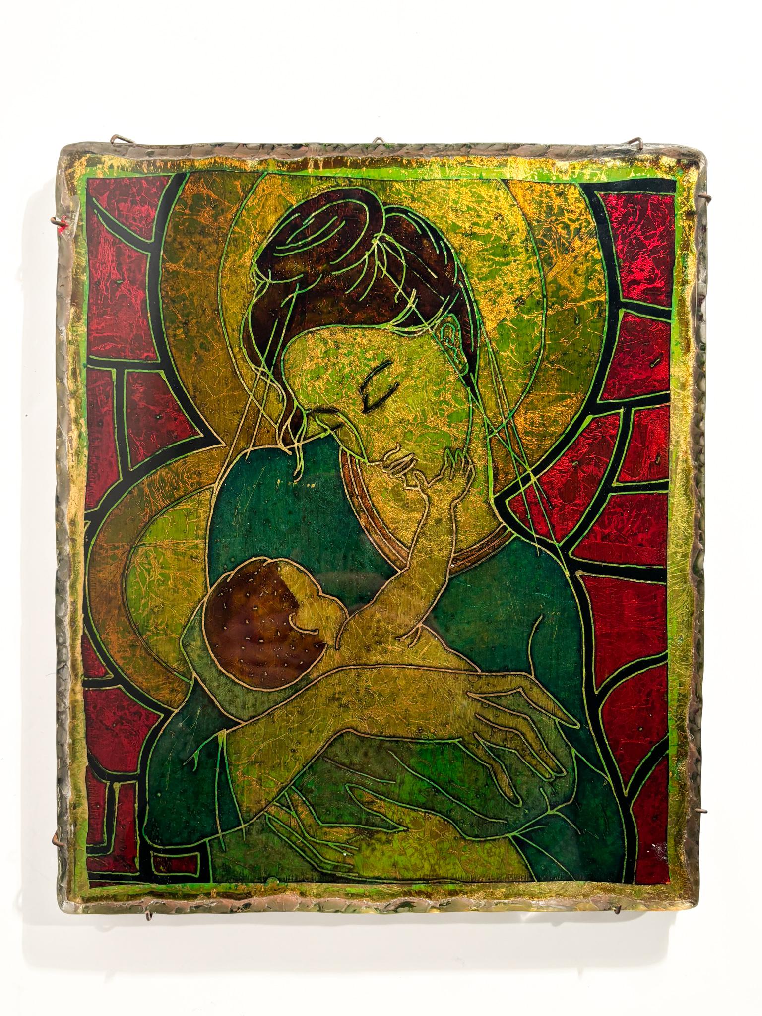 Chiselled glass plate depicting a motherhood, the creation of which is attributed to Erwin Walter Burger in the 1960s. The class plate has a little chip as shown in the pictures.

Ø cm 26 h cm 31

Born in 1909, Erwin Burger gained solid experience