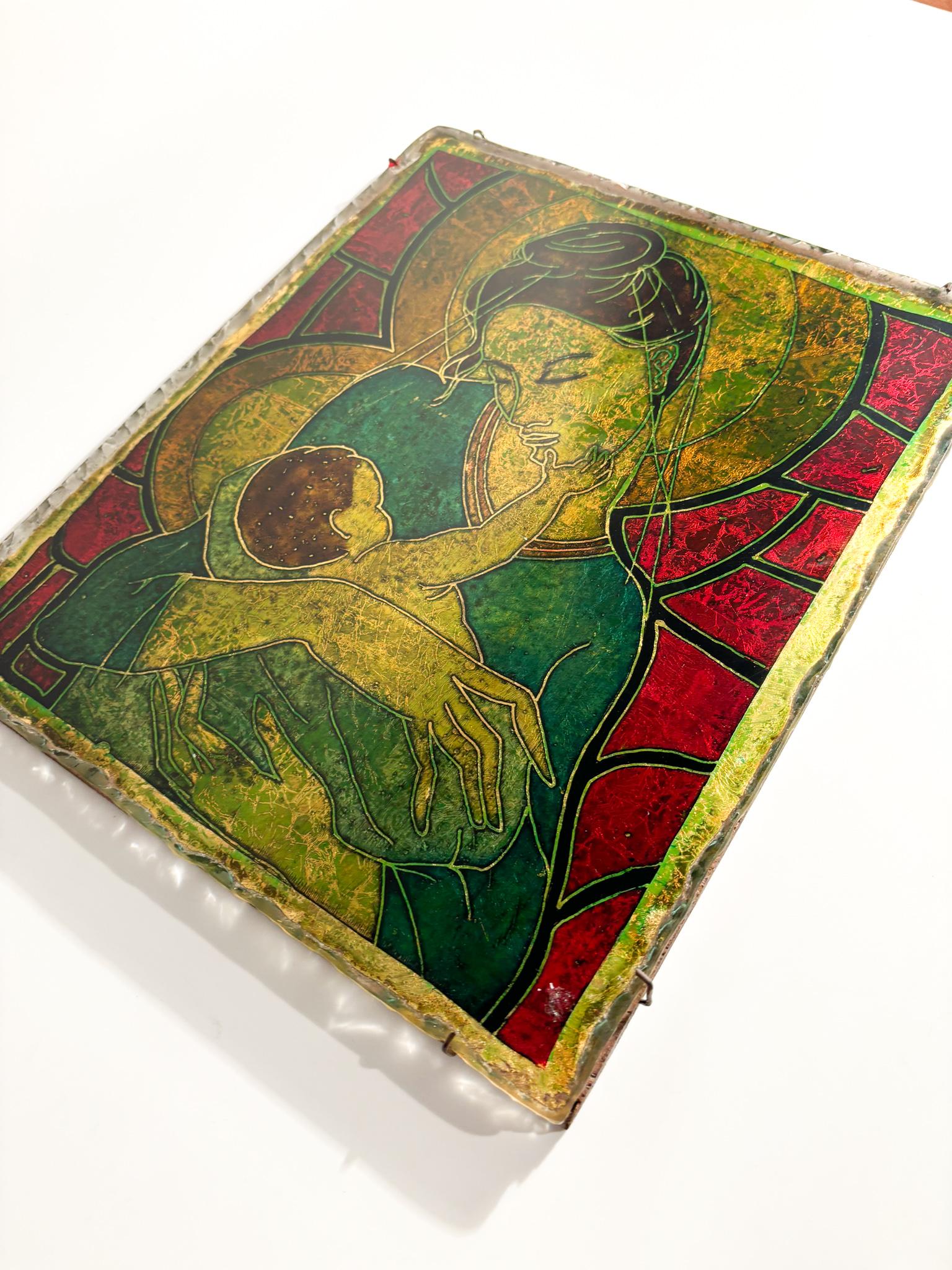 Mid-Century Modern Chiseled Glass Plate Depicting a Maternity by Erwin Walter Burger from the 1960s For Sale