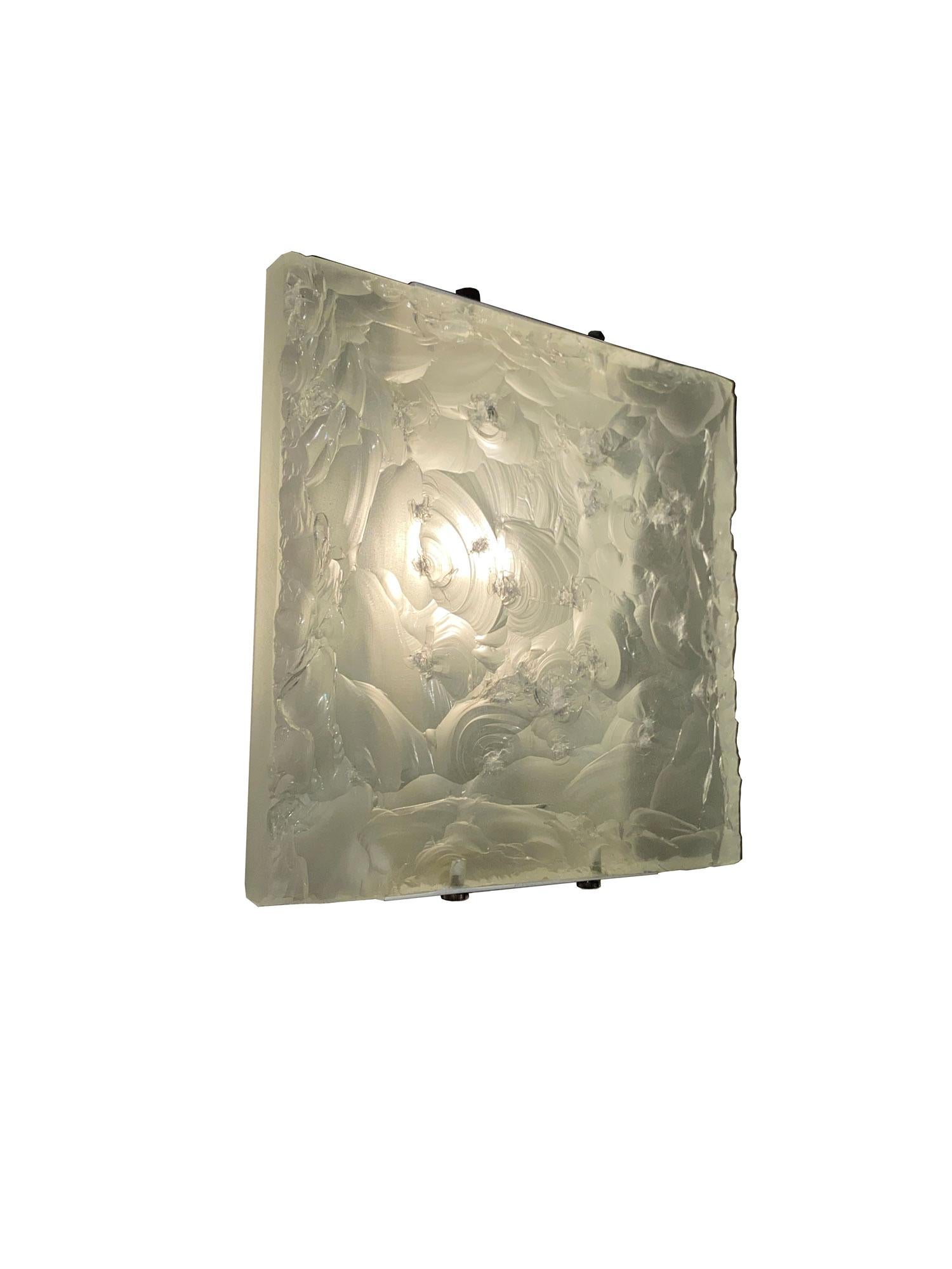Max Ingrand
Chiseled glass sconces by Max Ingrand for Fontana Arte Mod. 2311, Italy, 1960s
3 wall lights, model no. 2311
Two in perfect condition 
One with damage (pictures).