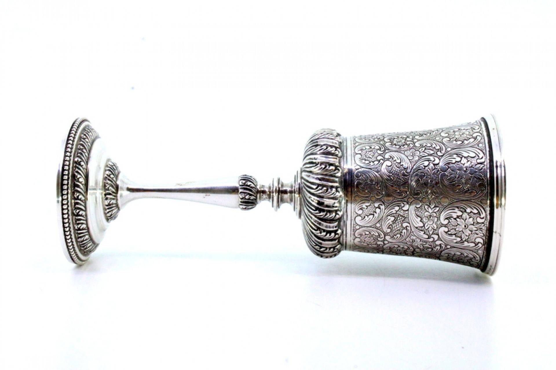 Description: Chalice in chiseled silver with reliefs on the surroundings and a circular base with pearly friezes. Metal: Silver. Origin: Portuguese. Mark: Eagle Head. Weight: 202.31 grams. Dimensions: 6cm x 17cm. Content: 833/1000. Assay Mark: Yes,