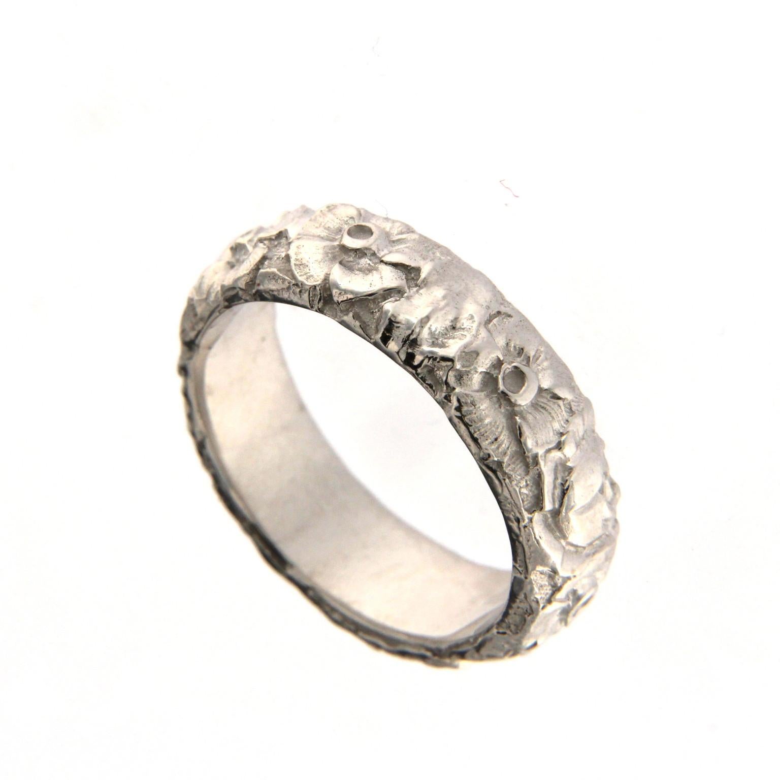 Chiseled White Gold Ring 18 Karat In New Condition For Sale In Milano, Lombardia