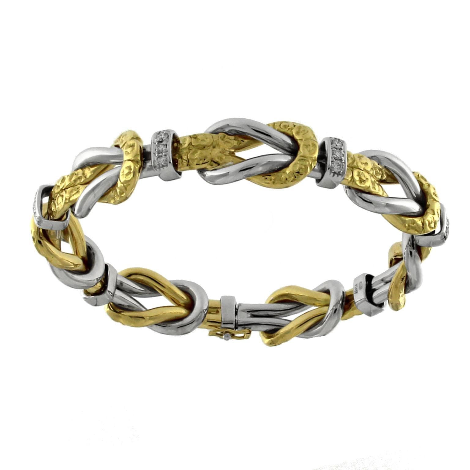 Chiselled Bracelet Yellow and White 18 Karat and Diamonds In New Condition For Sale In Milano, Lombardia