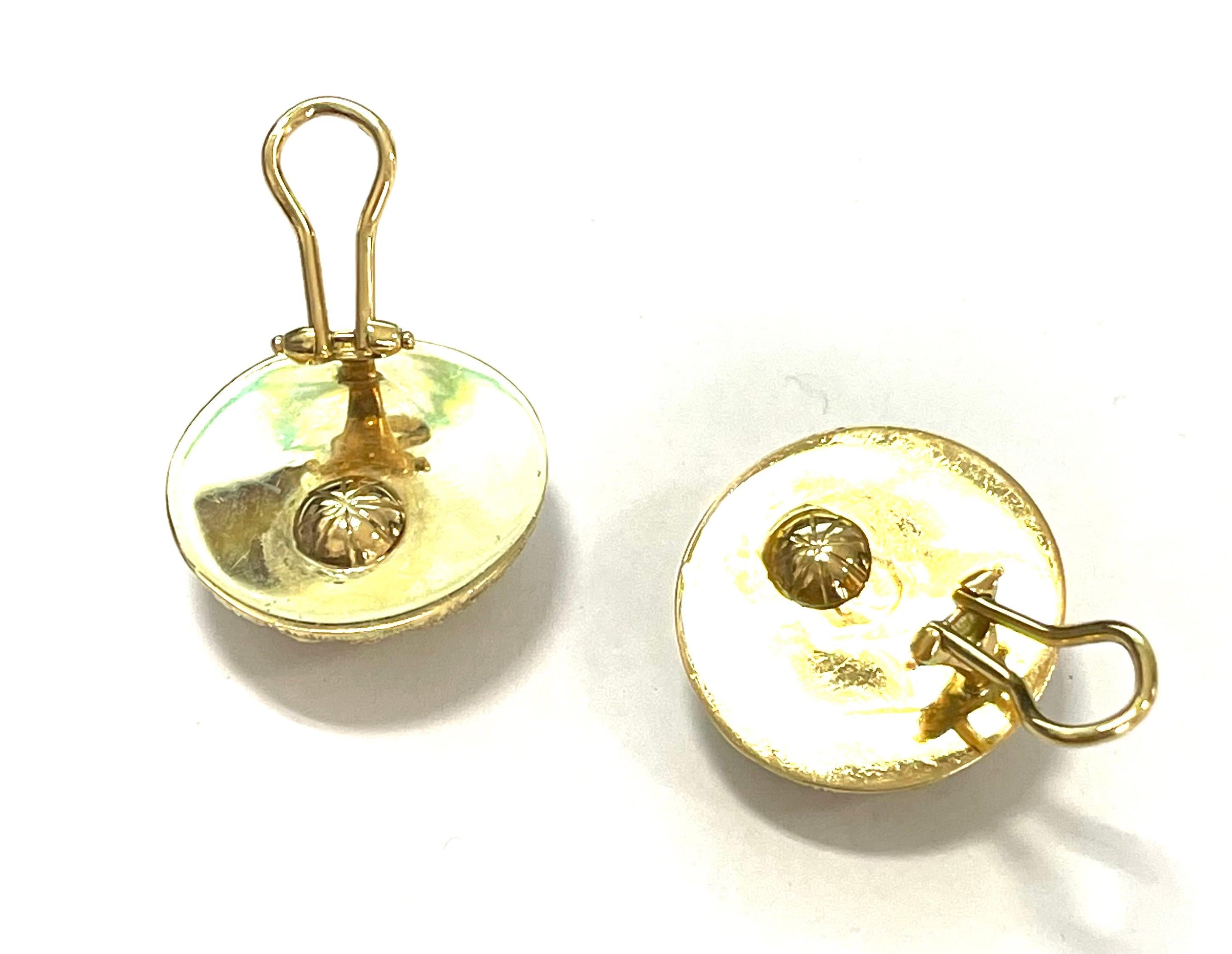 Chiselled Yellow Gold Earrings 18 Karat For Sale 1