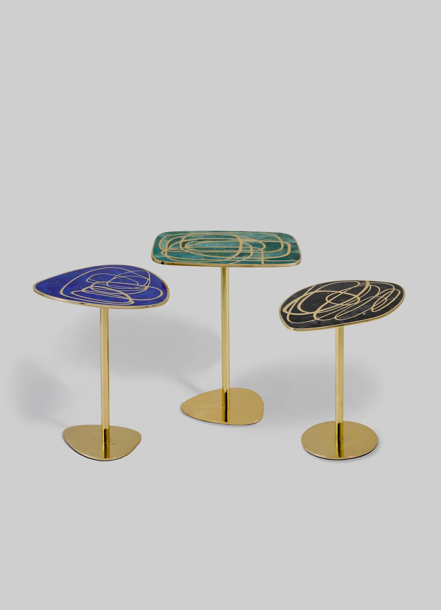 Moulage Table d'appoint Chita en laiton et pierre semi-précieuse, Viya by Vikram Goyal en vente