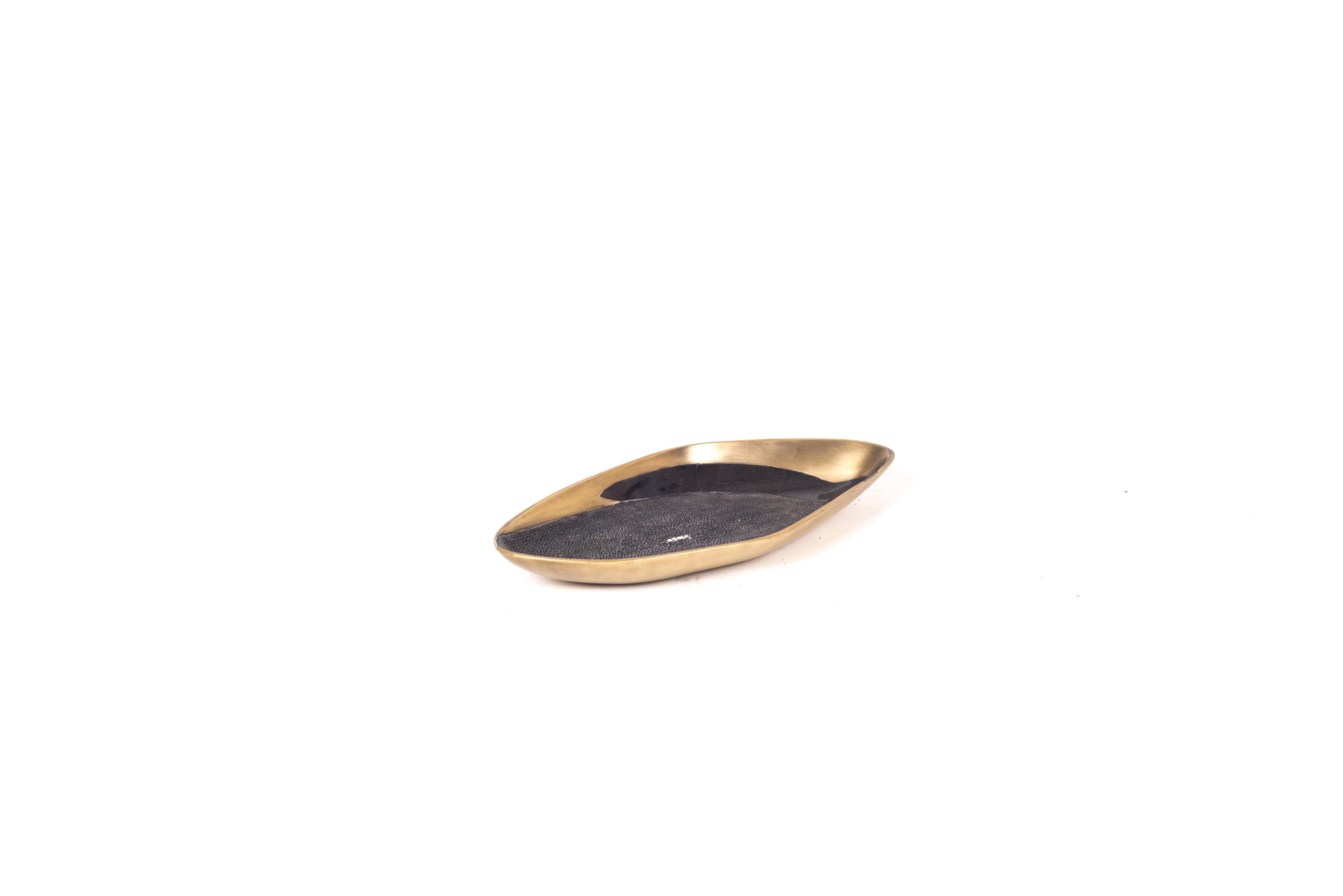 Inlay Chital Bowl Medium in Shagreen, Shell & Bronze-Patina Brass by Kifu Paris For Sale