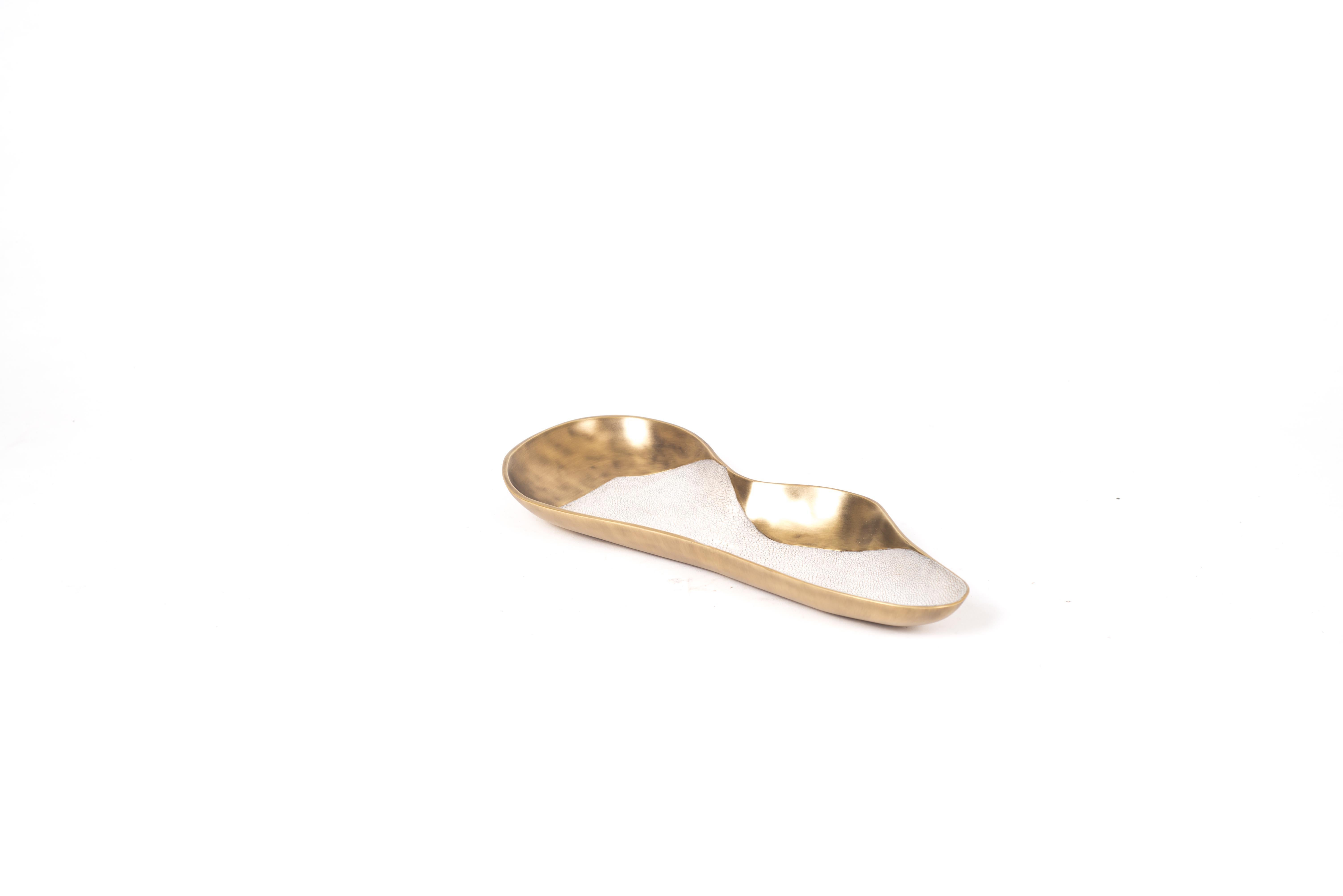 Bol Chital Medium en galuchat, coquillage et laiton Bronze-Patina de Kifu Paris en vente 1