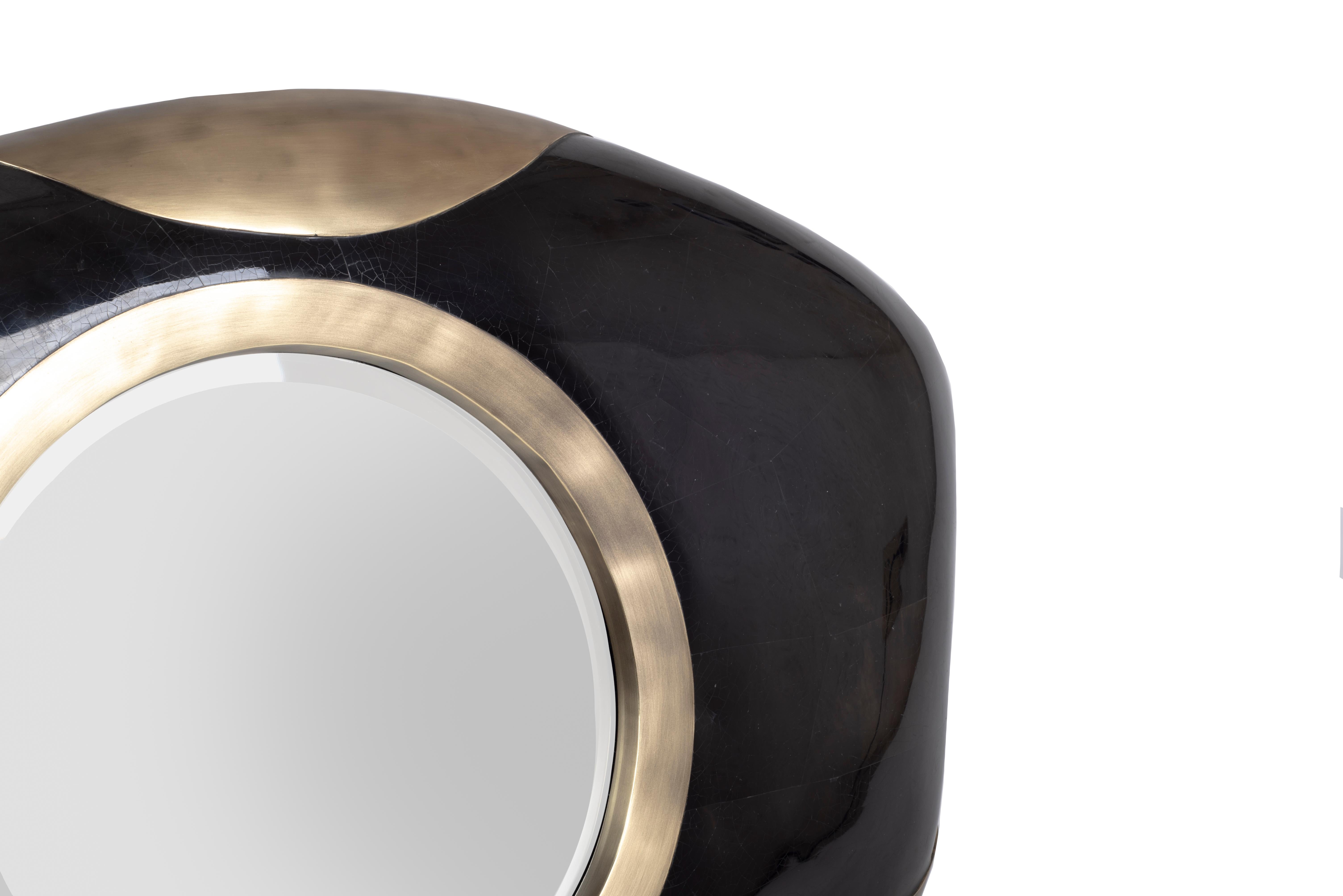 Fait main Miroir Chital en Pen Shell noir et laiton Patina Bronze par Kifu, Paris en vente